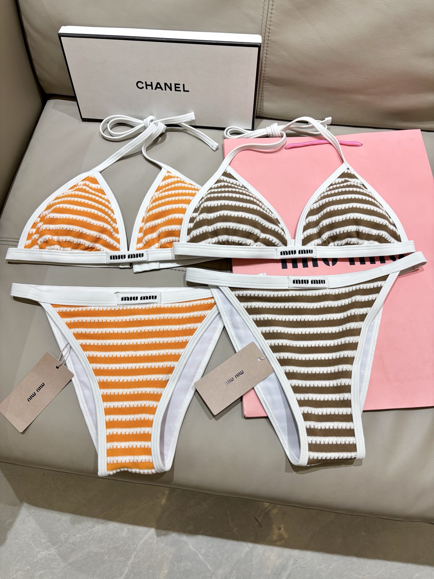 miumiu新款比基尼泳衣👙❤️😍🥰适合多种场景的游泳衣🏊‍♀️海边 游泳池 温泉 水上乐园 漂流都可以