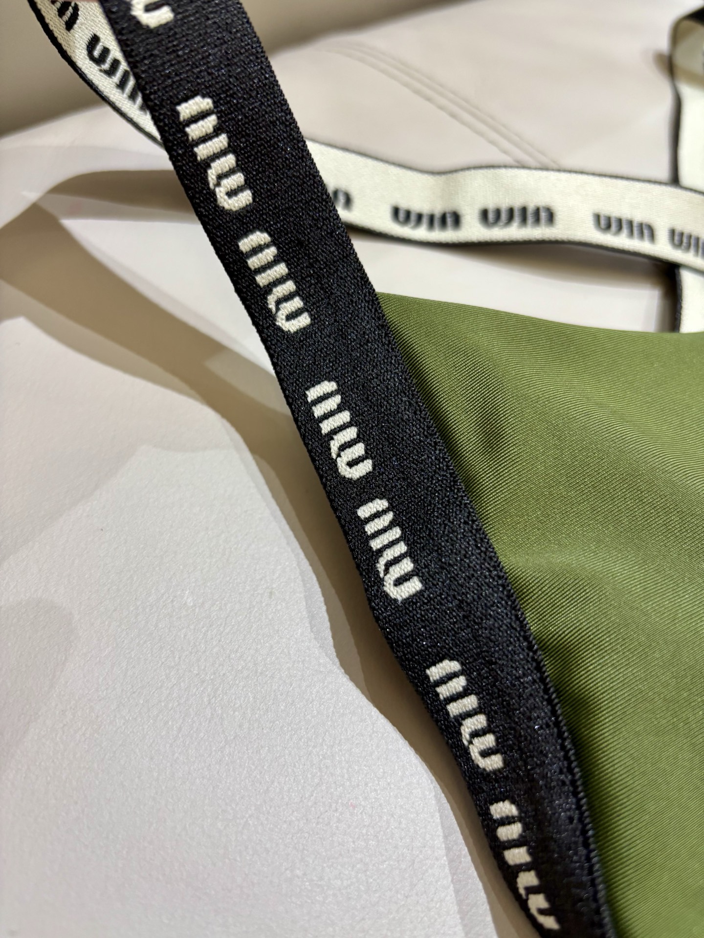 miumiu新款连体泳衣👙❤️😍🥰适合多种场景的游泳衣🏊‍♀️海边 游泳池 温泉 水上乐园 漂流都可以😌