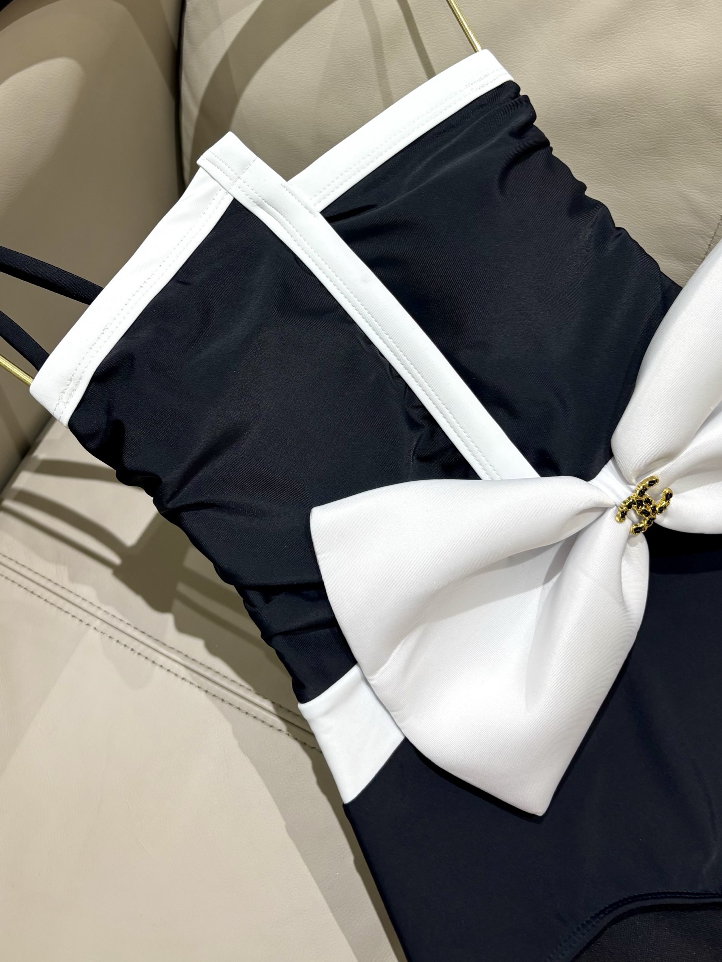 Chanel新款泳衣👙❤ 肩带可拆卸️ 😍🥰适合多种场景的游泳衣🏊‍♀️海边 游泳池 温泉 水上乐园 漂