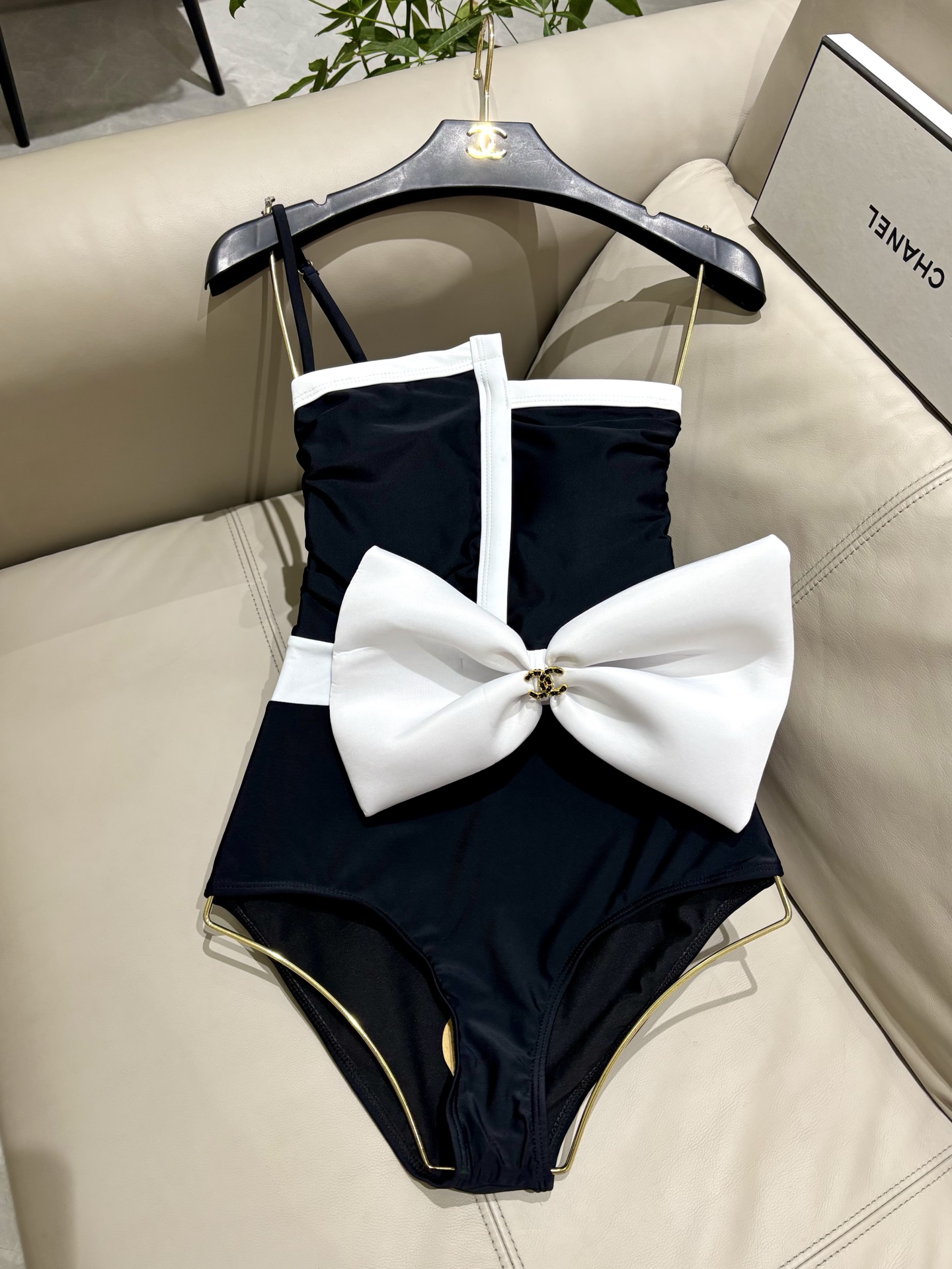 Chanel新款泳衣👙❤ 肩带可拆卸️ 😍🥰适合多种场景的游泳衣🏊‍♀️海边 游泳池 温泉 水上乐园 漂