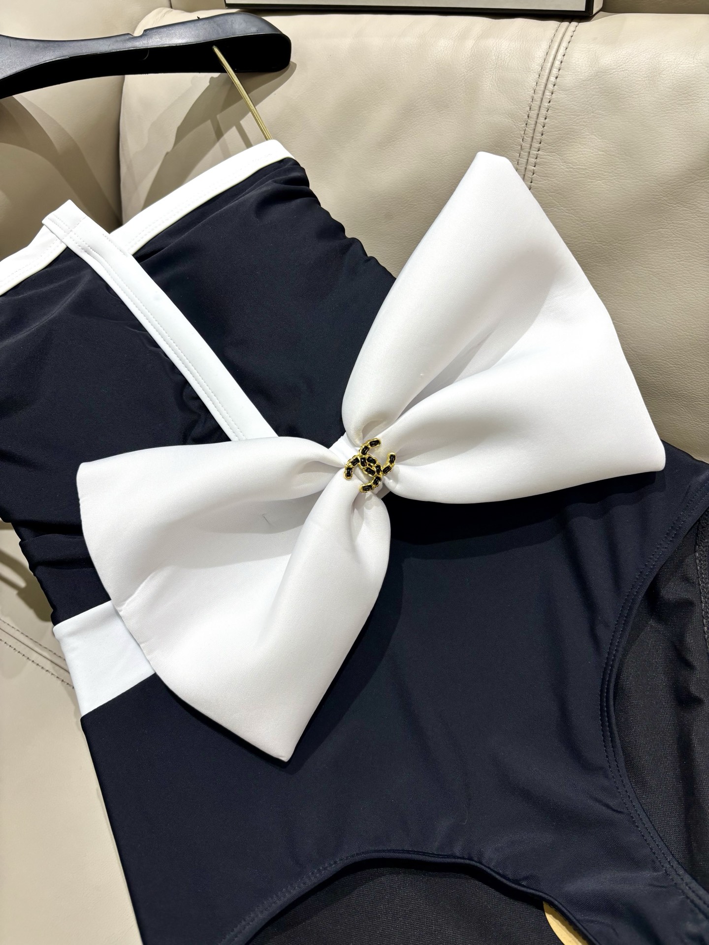 Chanel新款泳衣👙❤ 肩带可拆卸️ 😍🥰适合多种场景的游泳衣🏊‍♀️海边 游泳池 温泉 水上乐园 漂