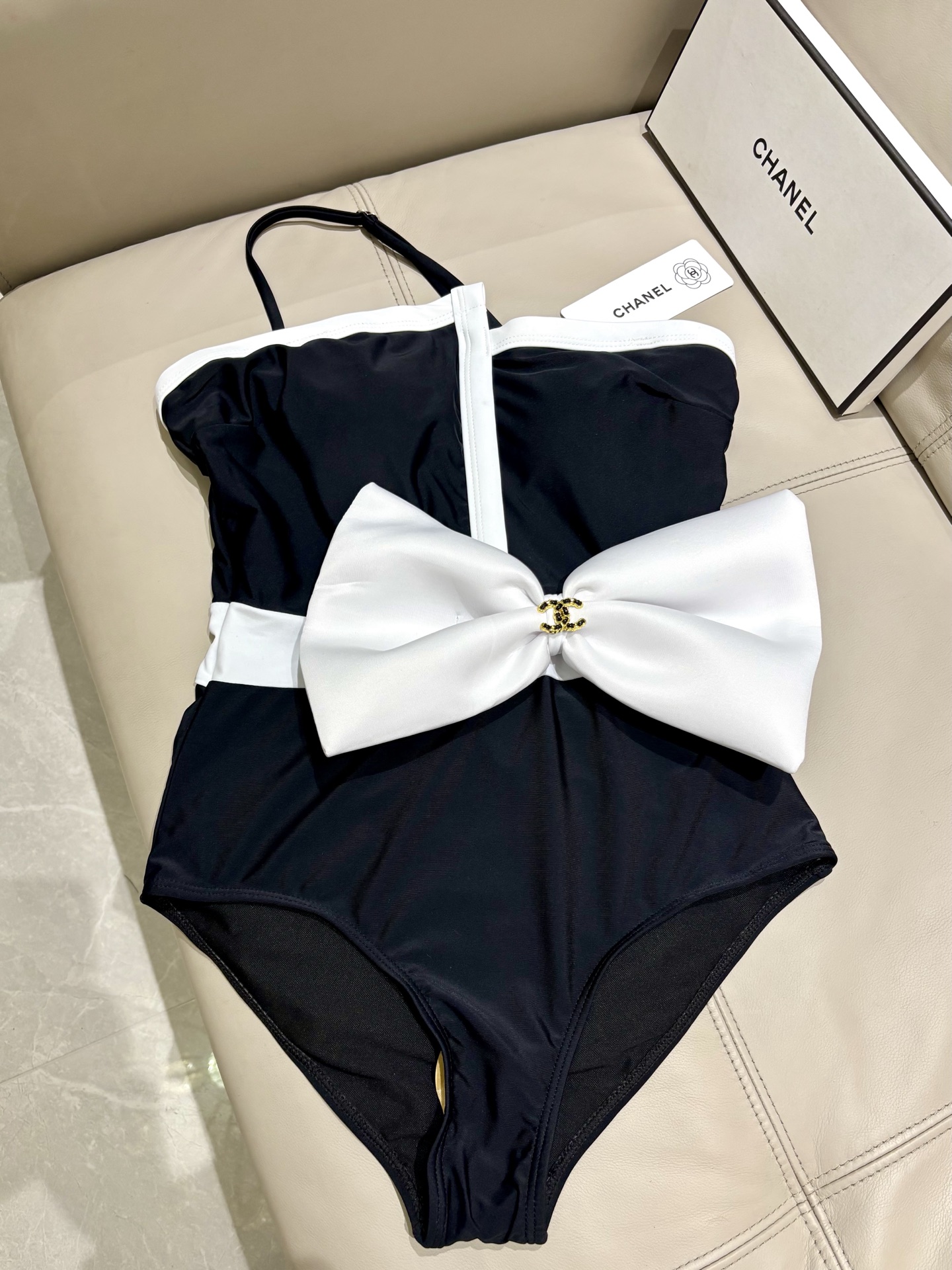 Chanel新款泳衣👙❤ 肩带可拆卸️ 😍🥰适合多种场景的游泳衣🏊‍♀️海边 游泳池 温泉 水上乐园 漂