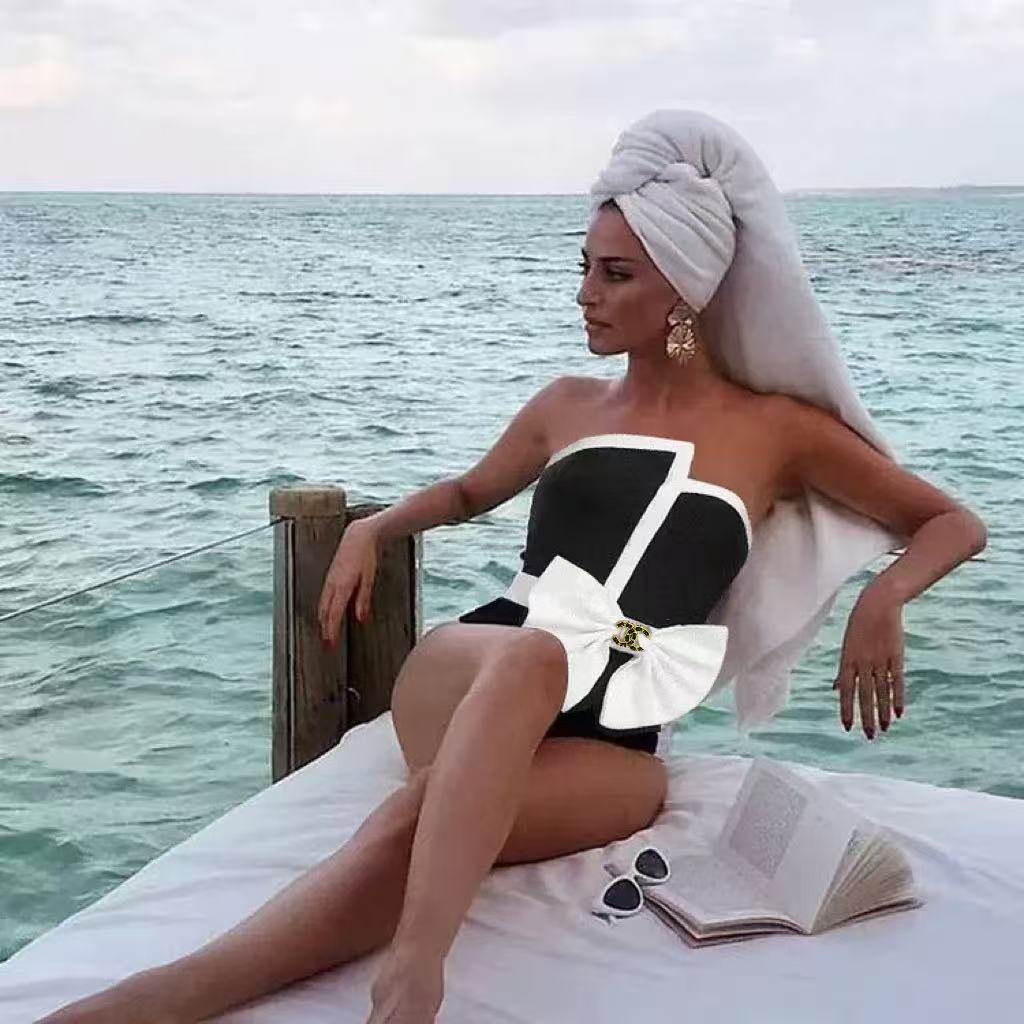 Chanel新款泳衣👙❤ 肩带可拆卸️ 😍🥰适合多种场景的游泳衣🏊‍♀️海边 游泳池 温泉 水上乐园 漂