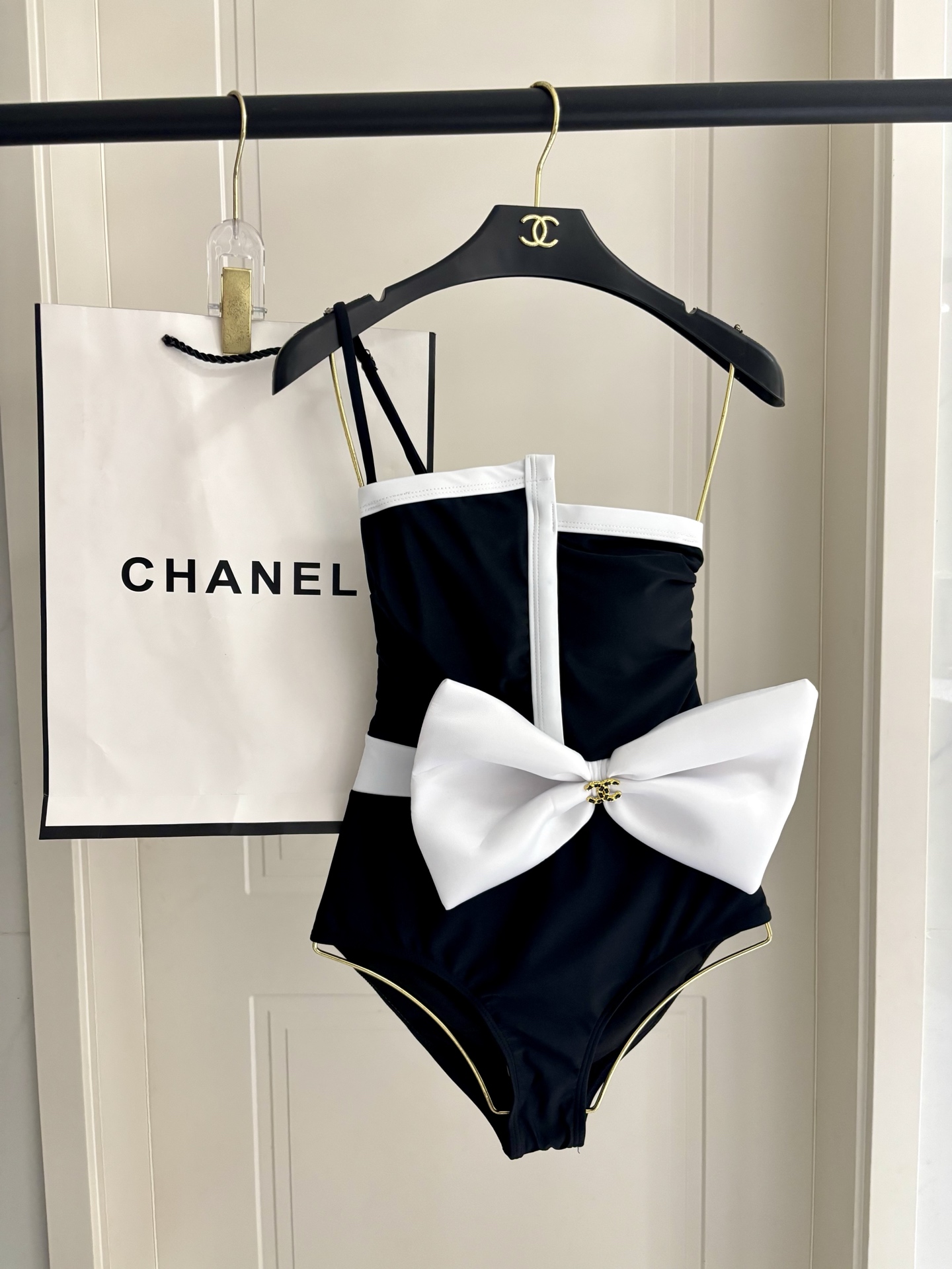 Chanel新款泳衣👙❤ 肩带可拆卸️ 😍🥰适合多种场景的游泳衣🏊‍♀️海边 游泳池 温泉 水上乐园 漂