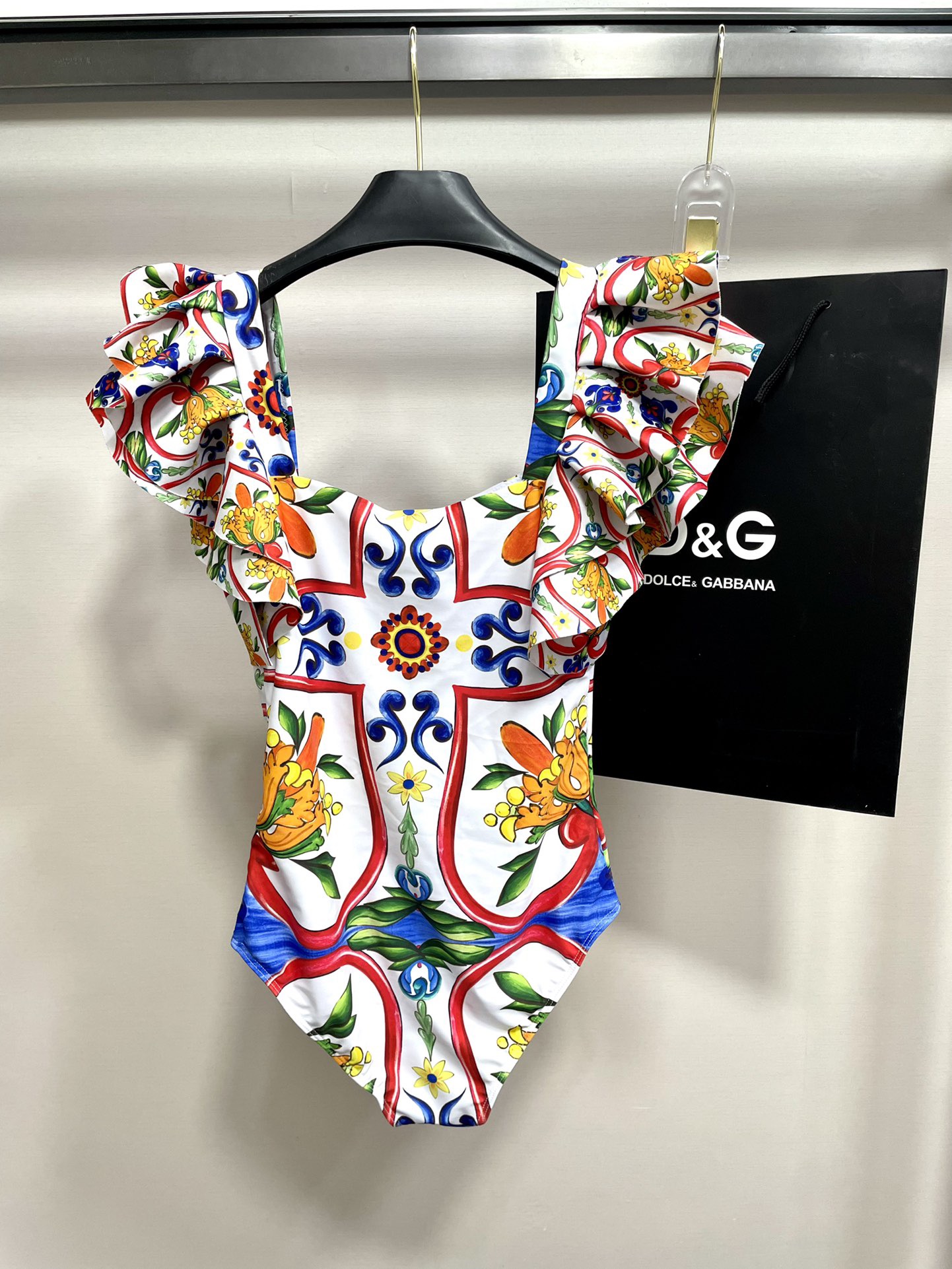 DG新款连体泳衣 时尚潮流款 😍🥰适合多种场景的游泳衣🏊‍♀️海边 游泳池 温泉 水上乐园 漂流都可以😌