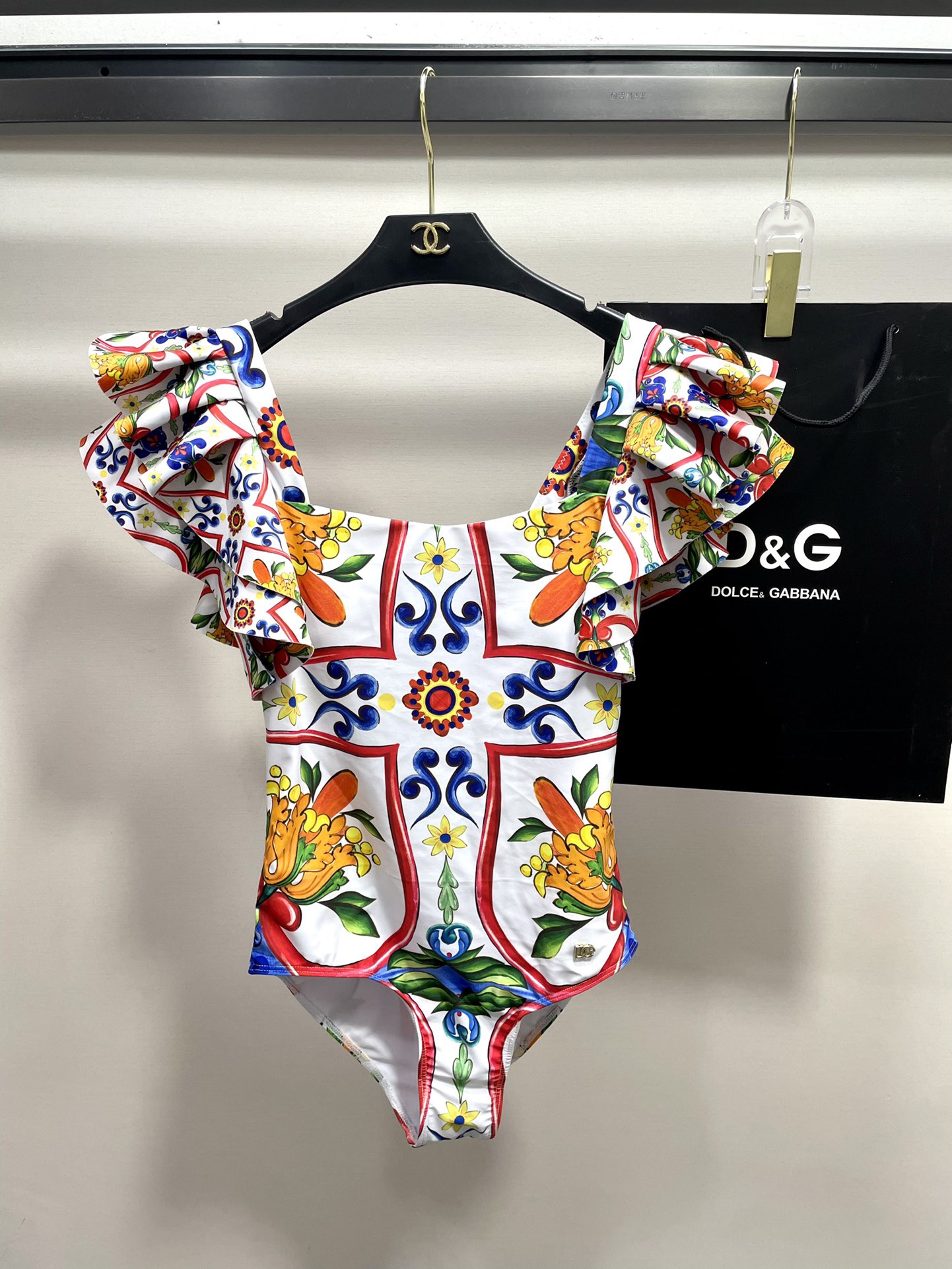 DG新款连体泳衣 时尚潮流款 😍🥰适合多种场景的游泳衣🏊‍♀️海边 游泳池 温泉 水上乐园 漂流都可以😌