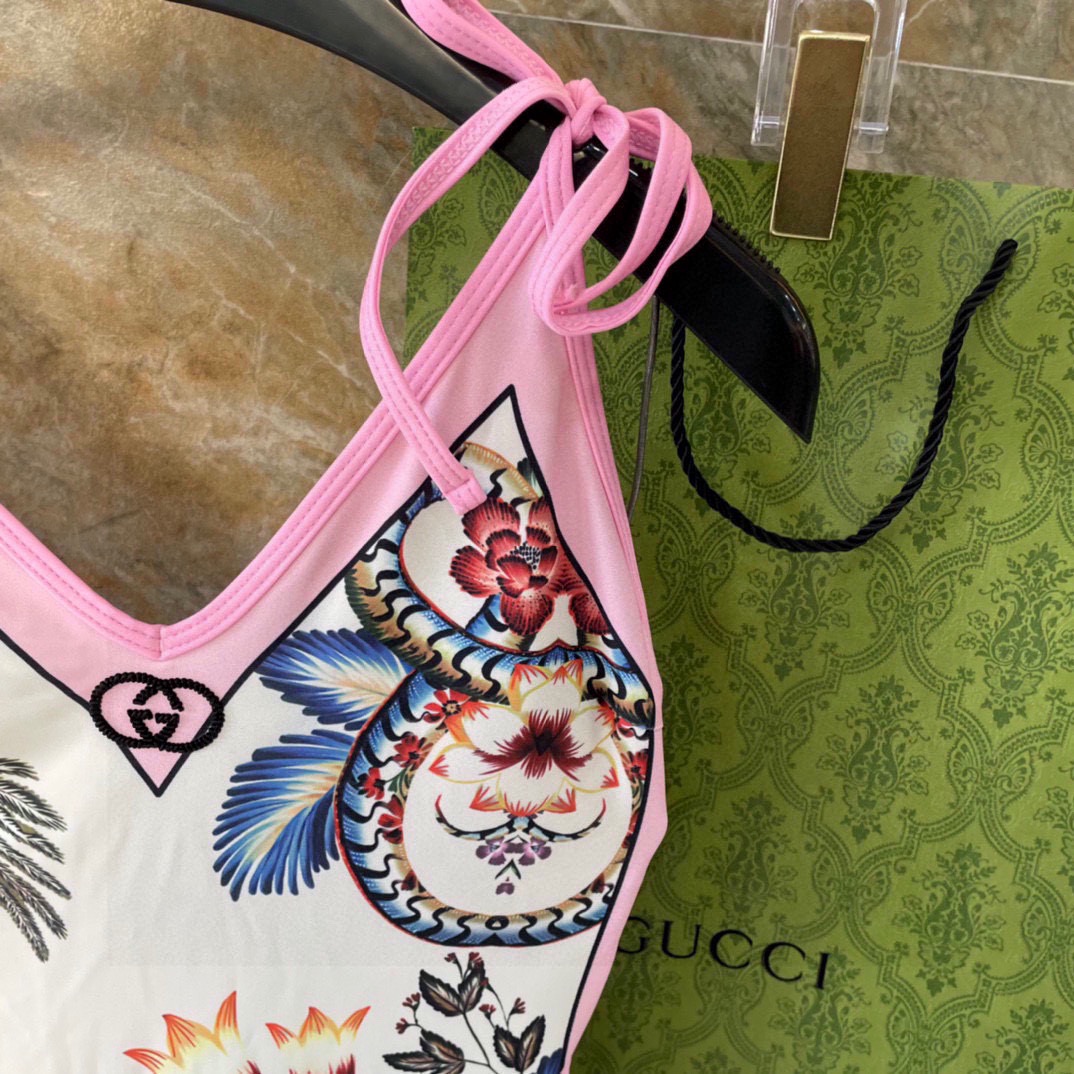 Gucci新款泳衣2件套 😍🥰适合多种场景的游泳衣🏊‍♀️海边 游泳池 温泉 水上乐园 漂流都可以😌内搭