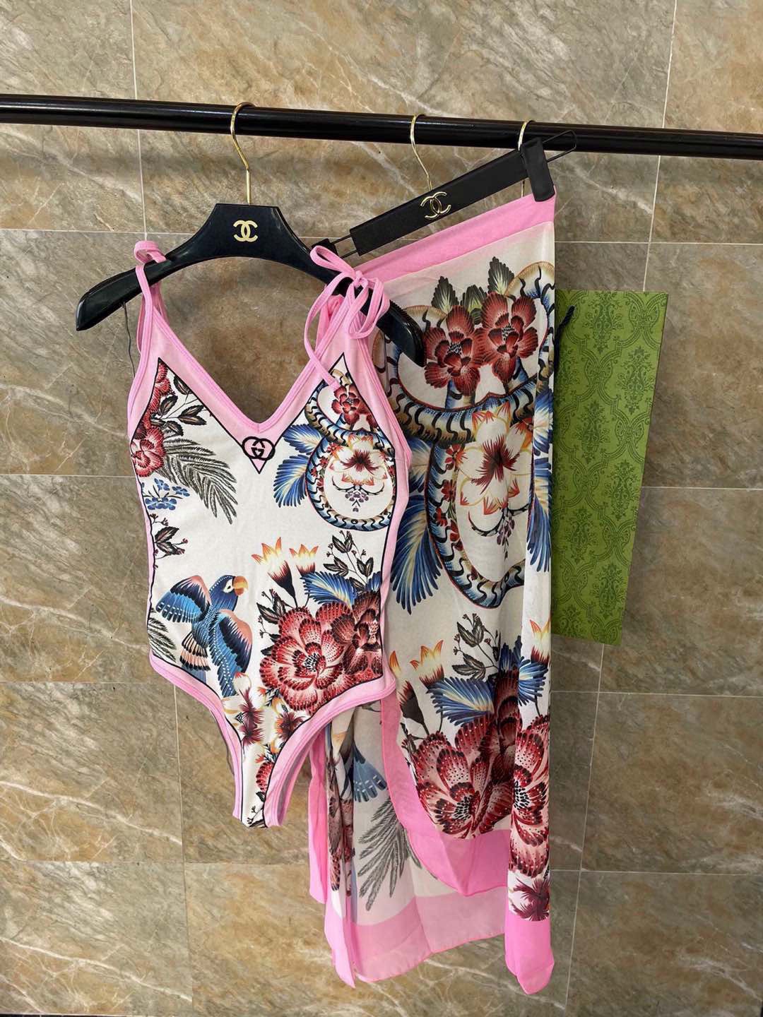 Gucci新款泳衣2件套 😍🥰适合多种场景的游泳衣🏊‍♀️海边 游泳池 温泉 水上乐园 漂流都可以😌内搭