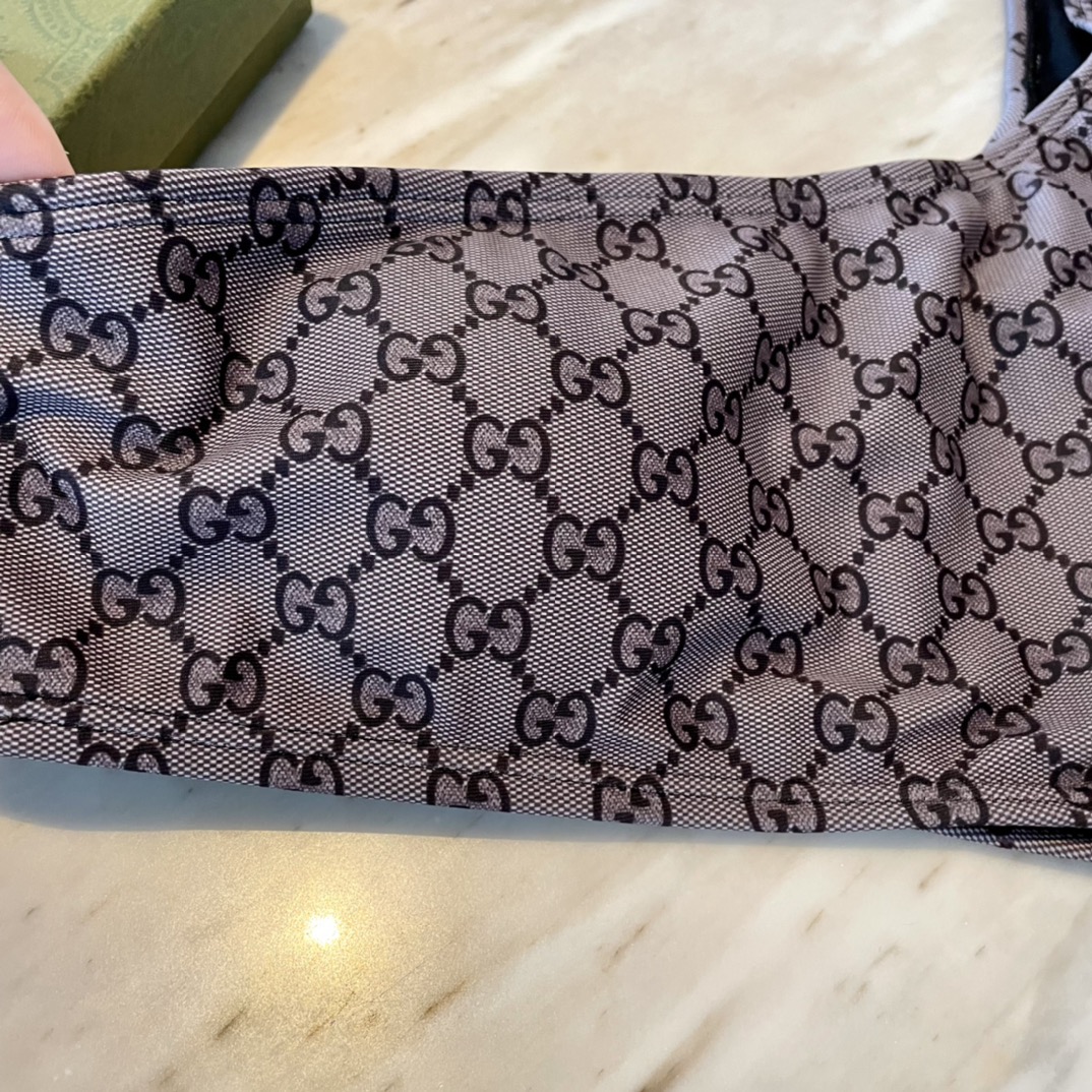 Gucci新款杏色连体泳衣（带胸垫）😍🥰适合多种场景的游泳衣🏊‍♀️海边 游泳池 温泉 水上乐园 漂流都