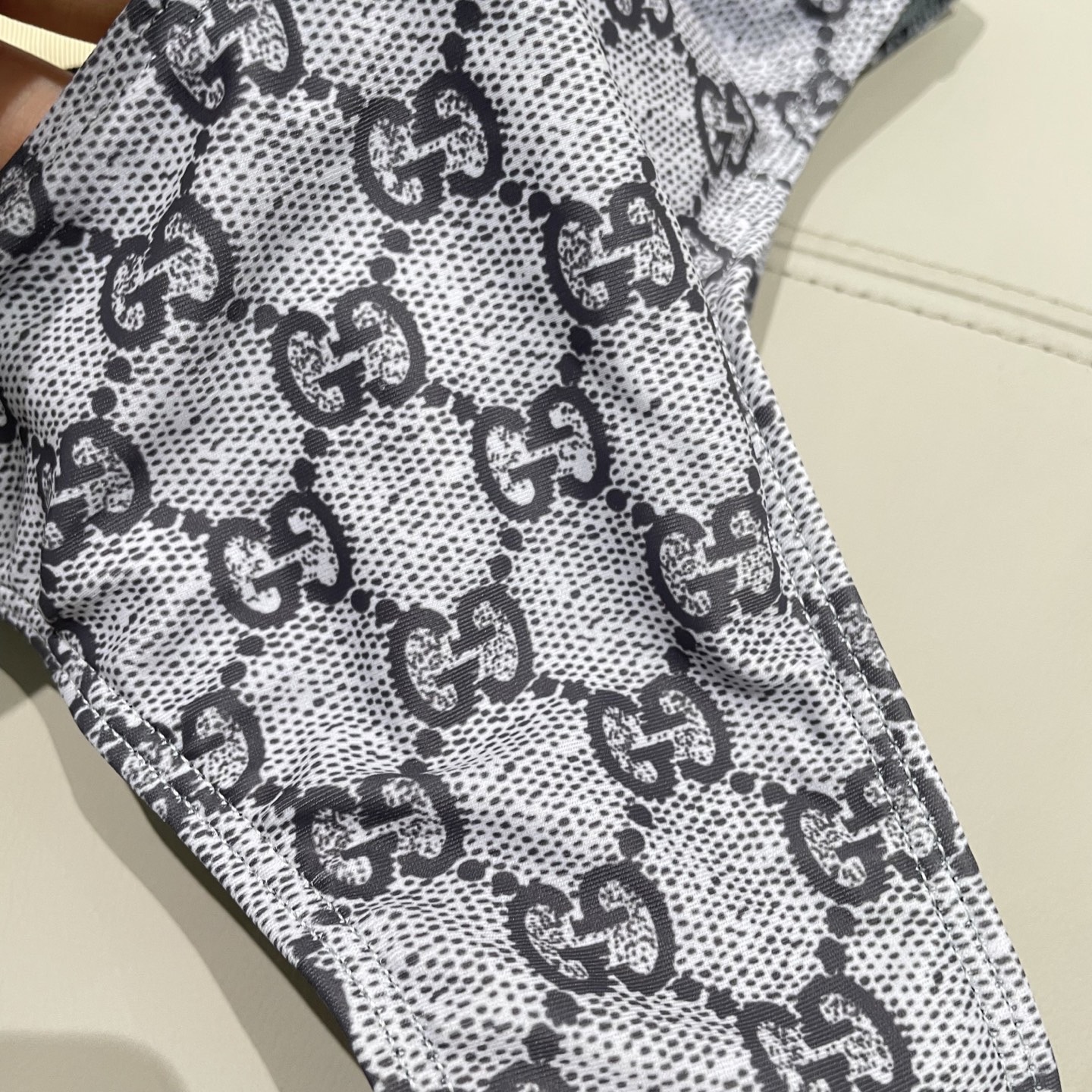 Gucci新款连体泳衣 实物超级美 😍🥰适合多种场景的游泳衣🏊‍♀️海边 游泳池 温泉 水上乐园 漂流都