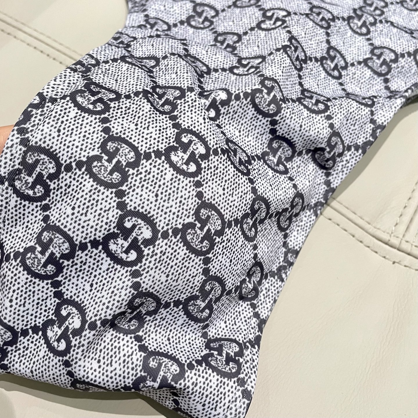 Gucci新款连体泳衣 实物超级美 😍🥰适合多种场景的游泳衣🏊‍♀️海边 游泳池 温泉 水上乐园 漂流都