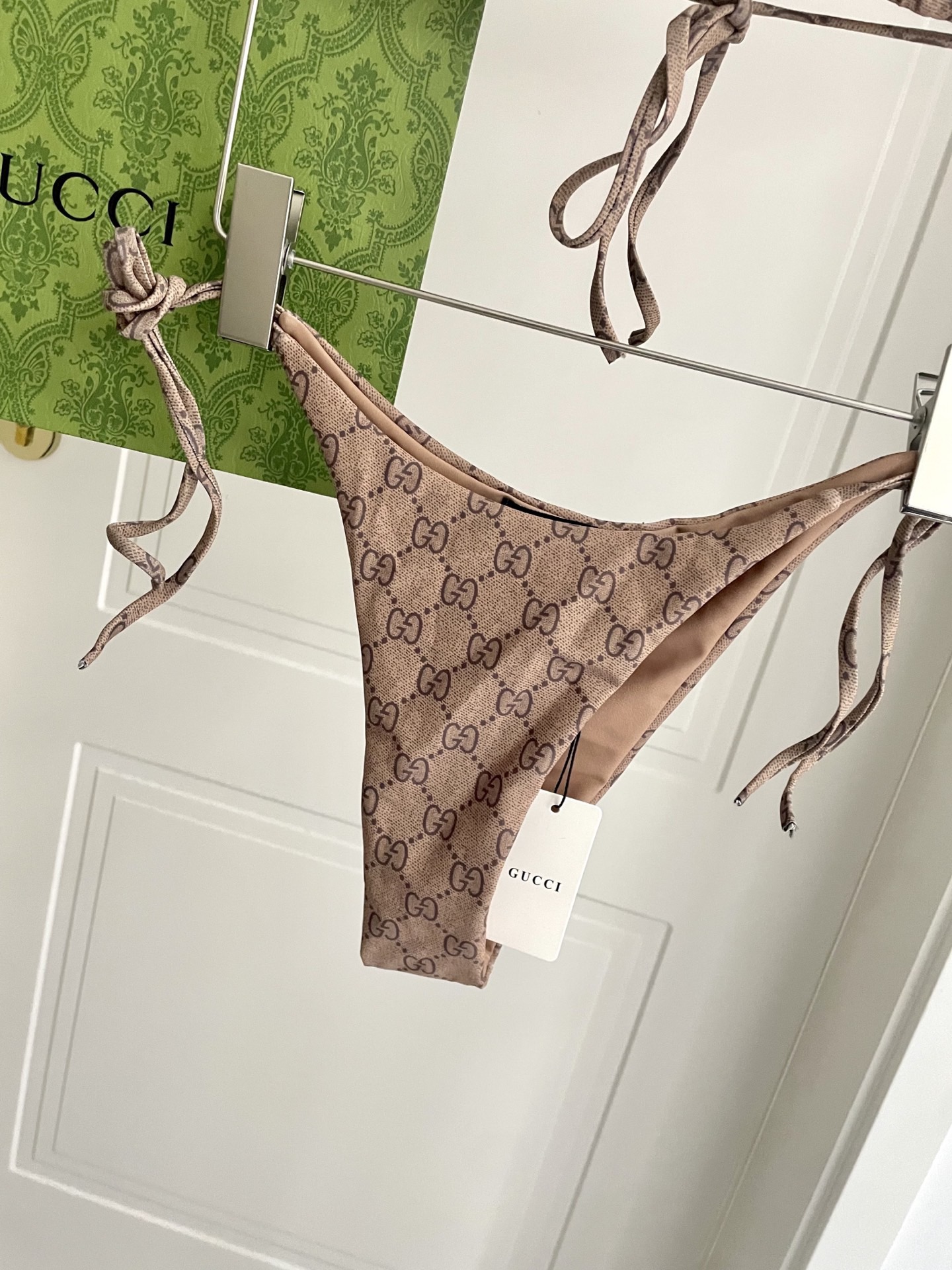 Gucci新款比基尼泳衣 实物超级美 😍🥰适合多种场景的游泳衣🏊‍♀️海边 游泳池 温泉 水上乐园 漂流