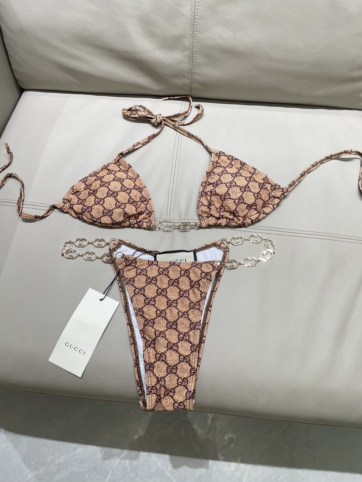 Gucci新款比基尼 😍🥰适合多种场景的游泳衣🏊‍♀️海边 游泳池 温泉 水上乐园 漂流都可以😌内搭也完