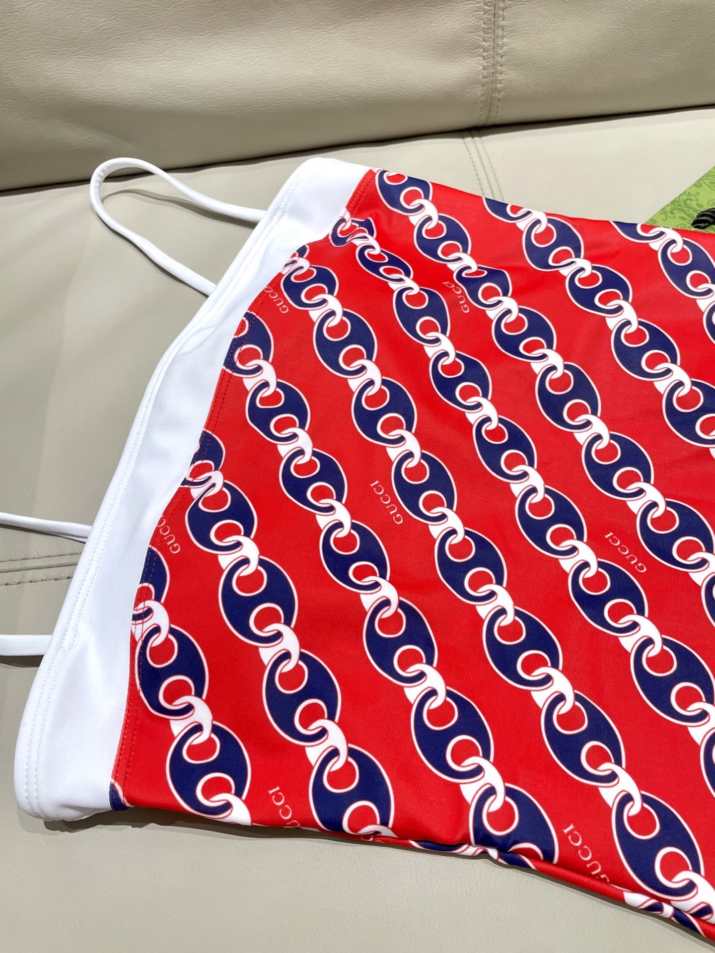 Gucci新款露背拼色连体泳衣 简单大气 适合多种场景的游泳衣🏊‍♀️海边 游泳池 温泉 水上乐园 漂流