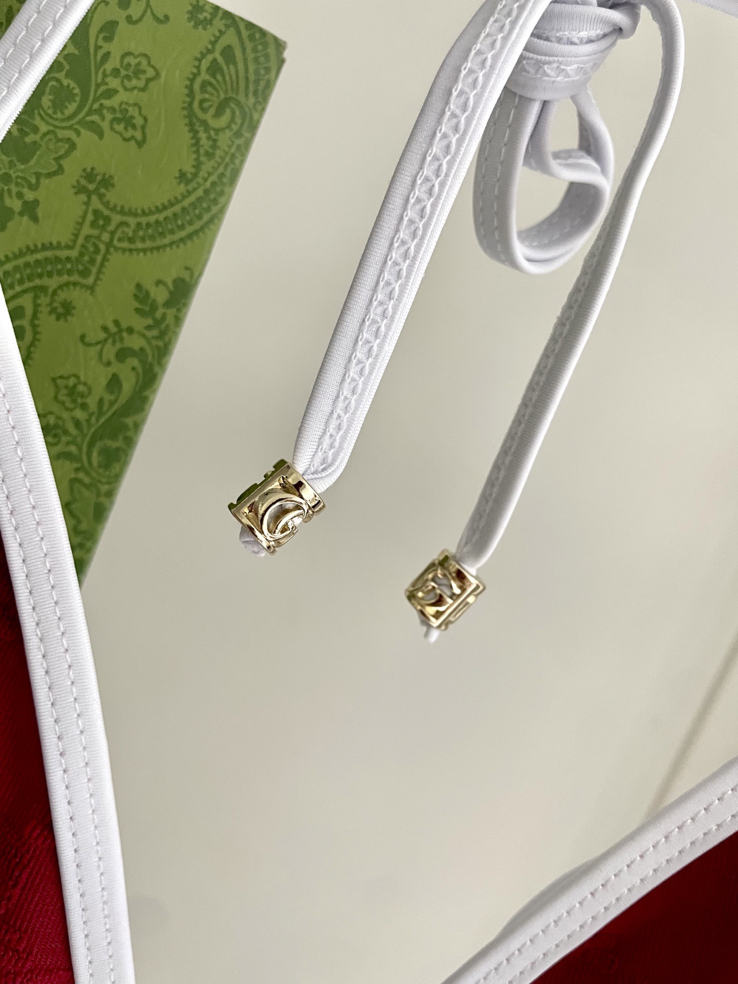 Gucci新款比基尼泳衣 专柜定制对版五金 实物超仙 拍不出来的美 🥰🥰💐💐适合多种场景的游泳衣🏊‍♀️