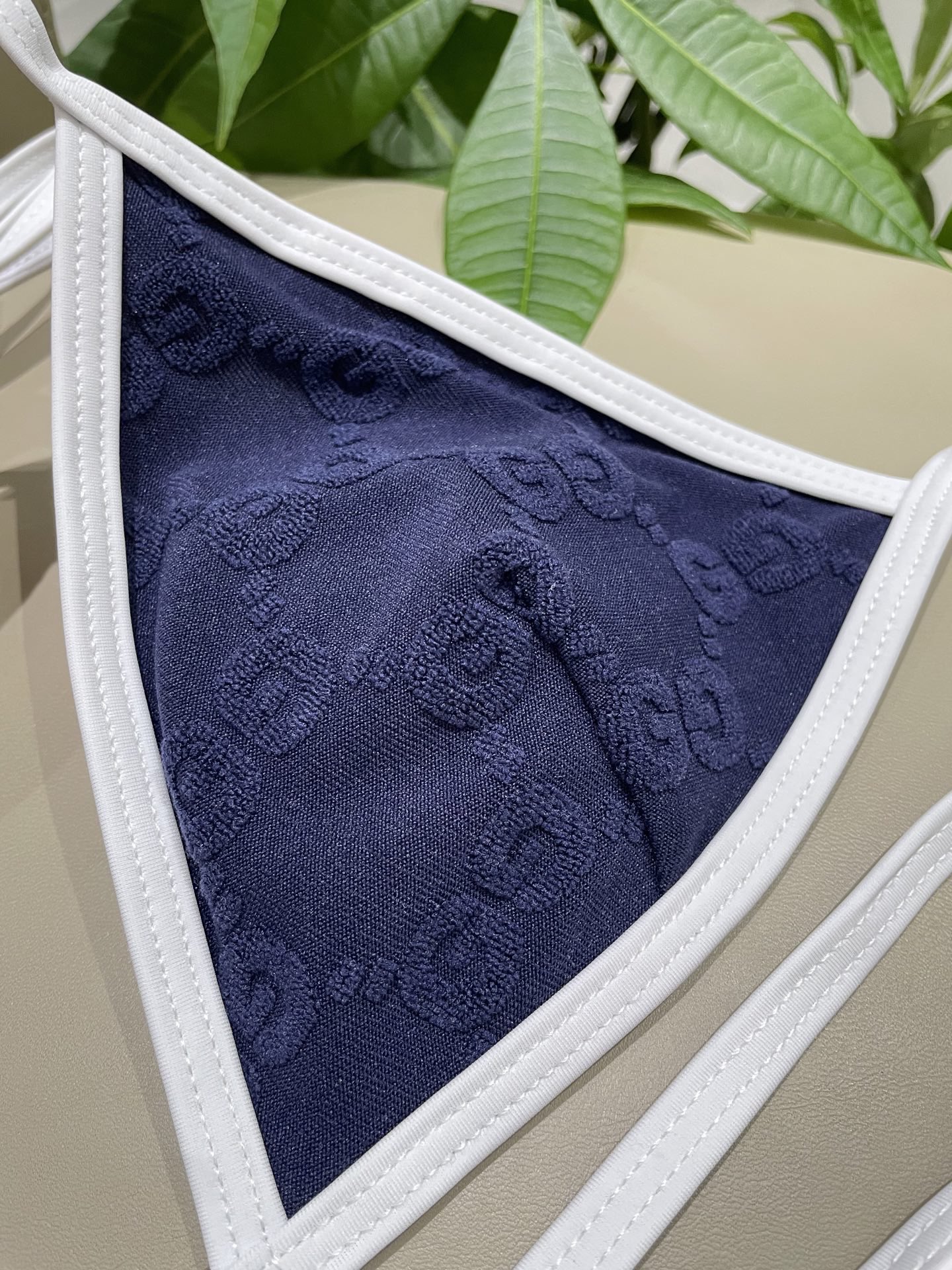 Gucci新款比基尼泳衣 专柜定制对版五金 实物超仙 拍不出来的美 🥰🥰💐💐适合多种场景的游泳衣🏊‍♀️