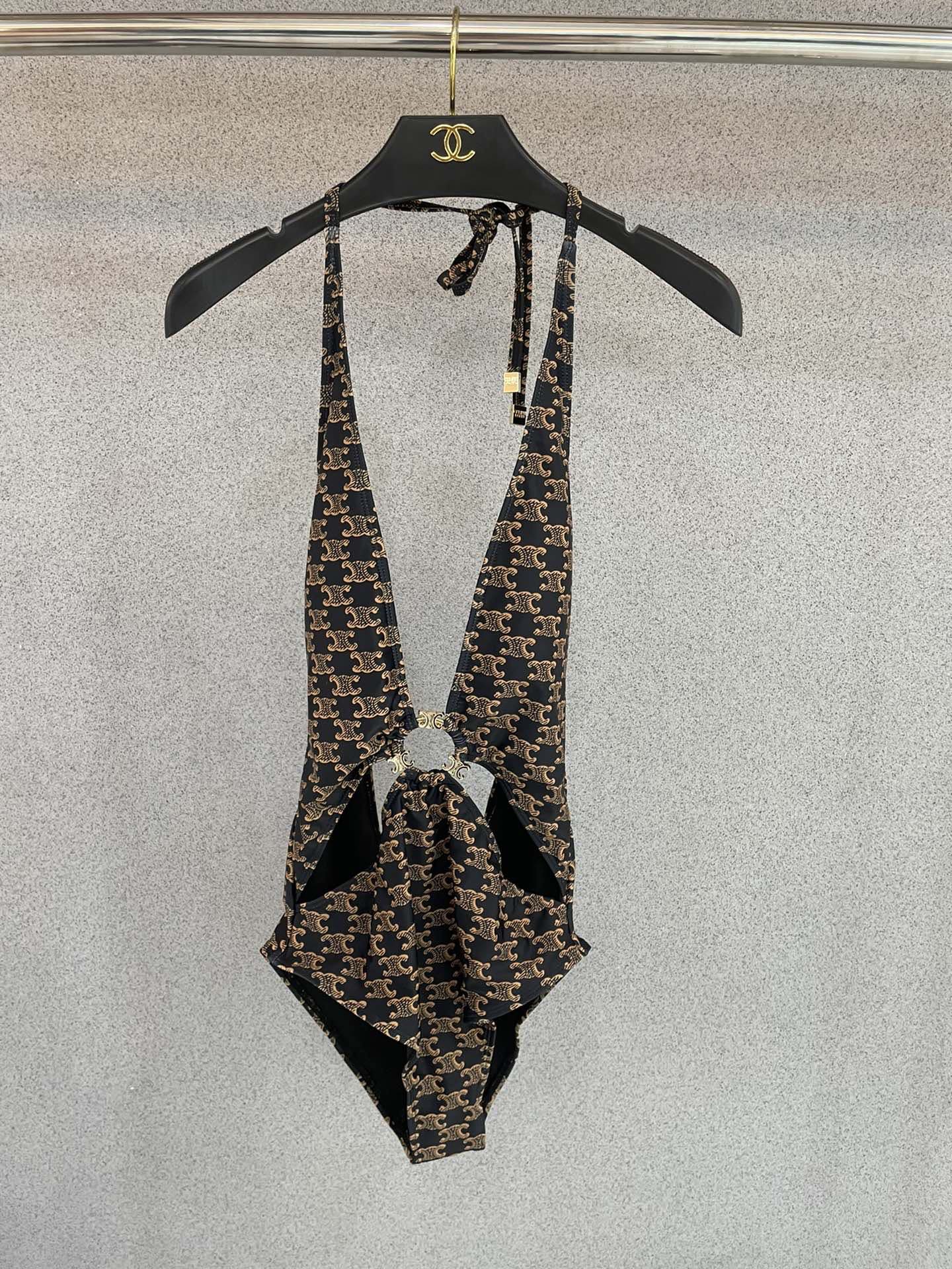 Celine专柜新款气质款 性感又遮肉肉😍🥰适合多种场景的游泳衣🏊‍♀️海边 游泳池 温泉 水上乐园 漂