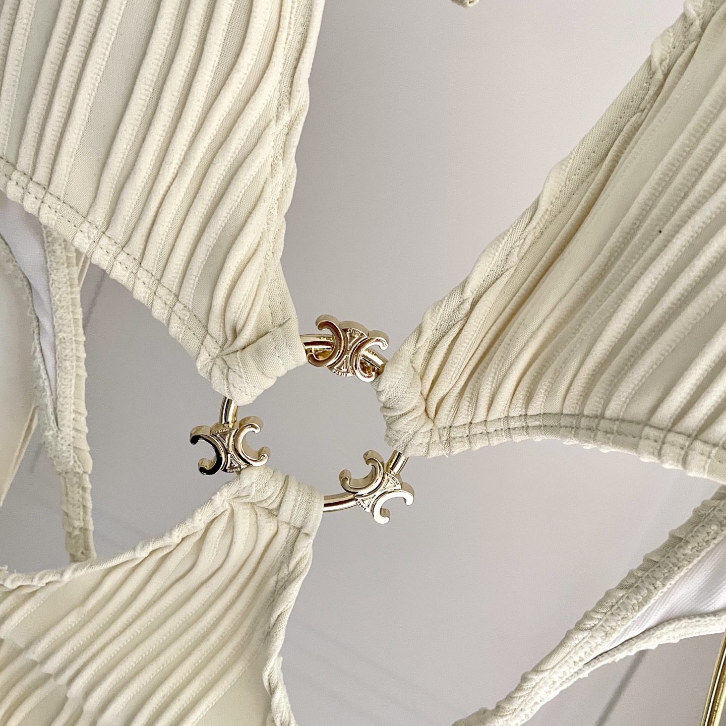 Celine专柜新款气质款 性感又遮肉肉😍🥰适合多种场景的游泳衣🏊‍♀️海边 游泳池 温泉 水上乐园 漂