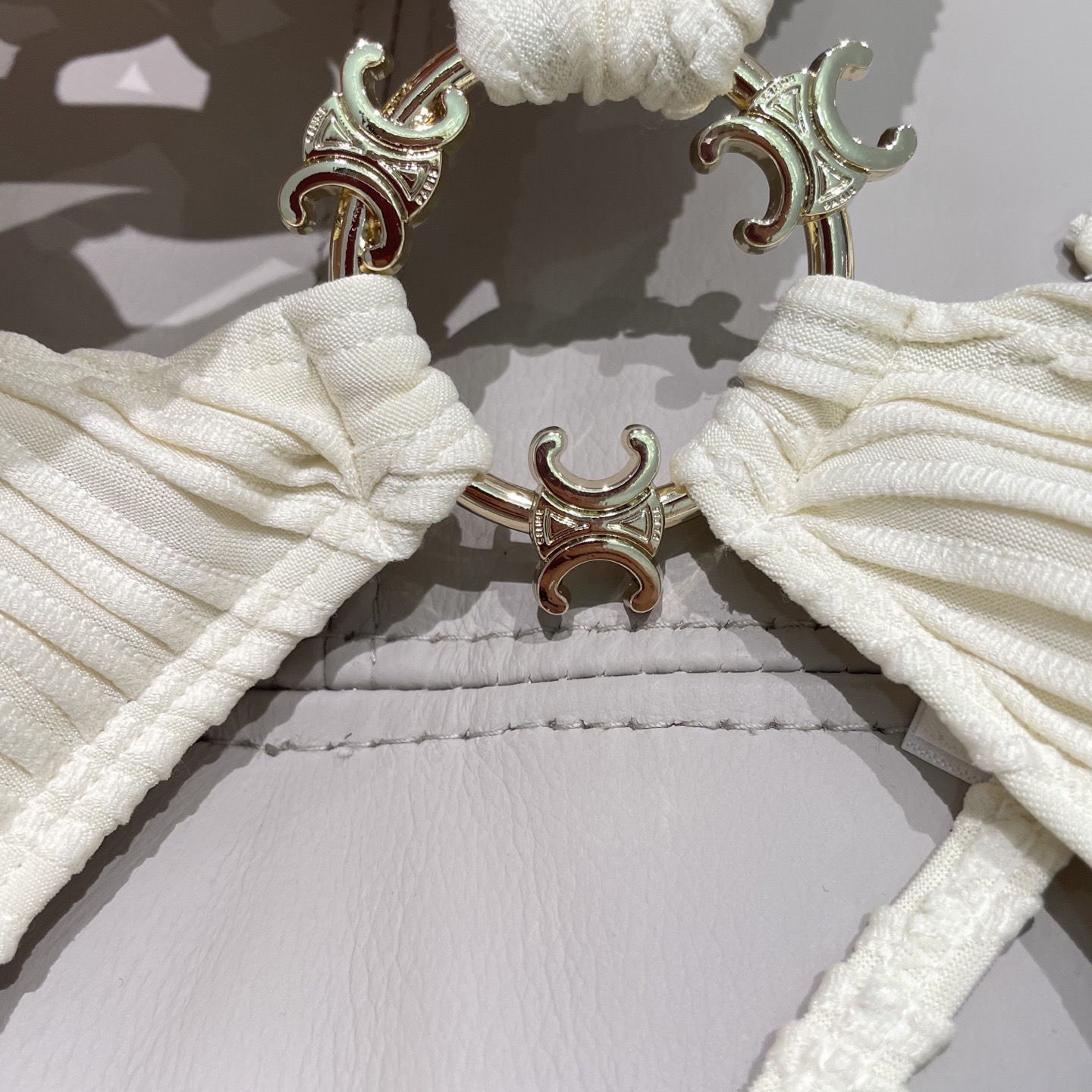 Celine专柜新款气质款 性感又遮肉肉😍🥰适合多种场景的游泳衣🏊‍♀️海边 游泳池 温泉 水上乐园 漂