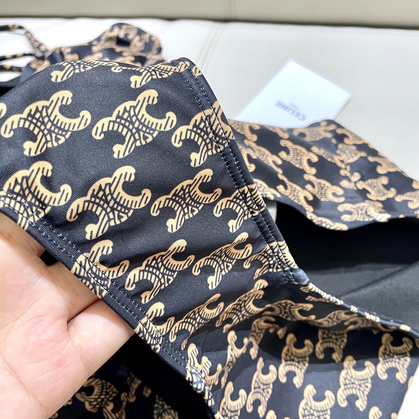 Celine专柜新款气质款 性感又遮肉肉😍🥰适合多种场景的游泳衣🏊‍♀️海边 游泳池 温泉 水上乐园 漂