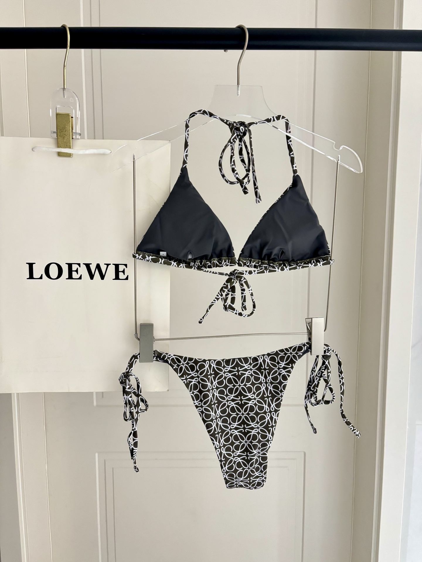 Loewe新款分体😍🥰适合多种场景的游泳衣🏊‍♀️海边 游泳池 温泉 水上乐园 漂流都可以😌内搭也完全可
