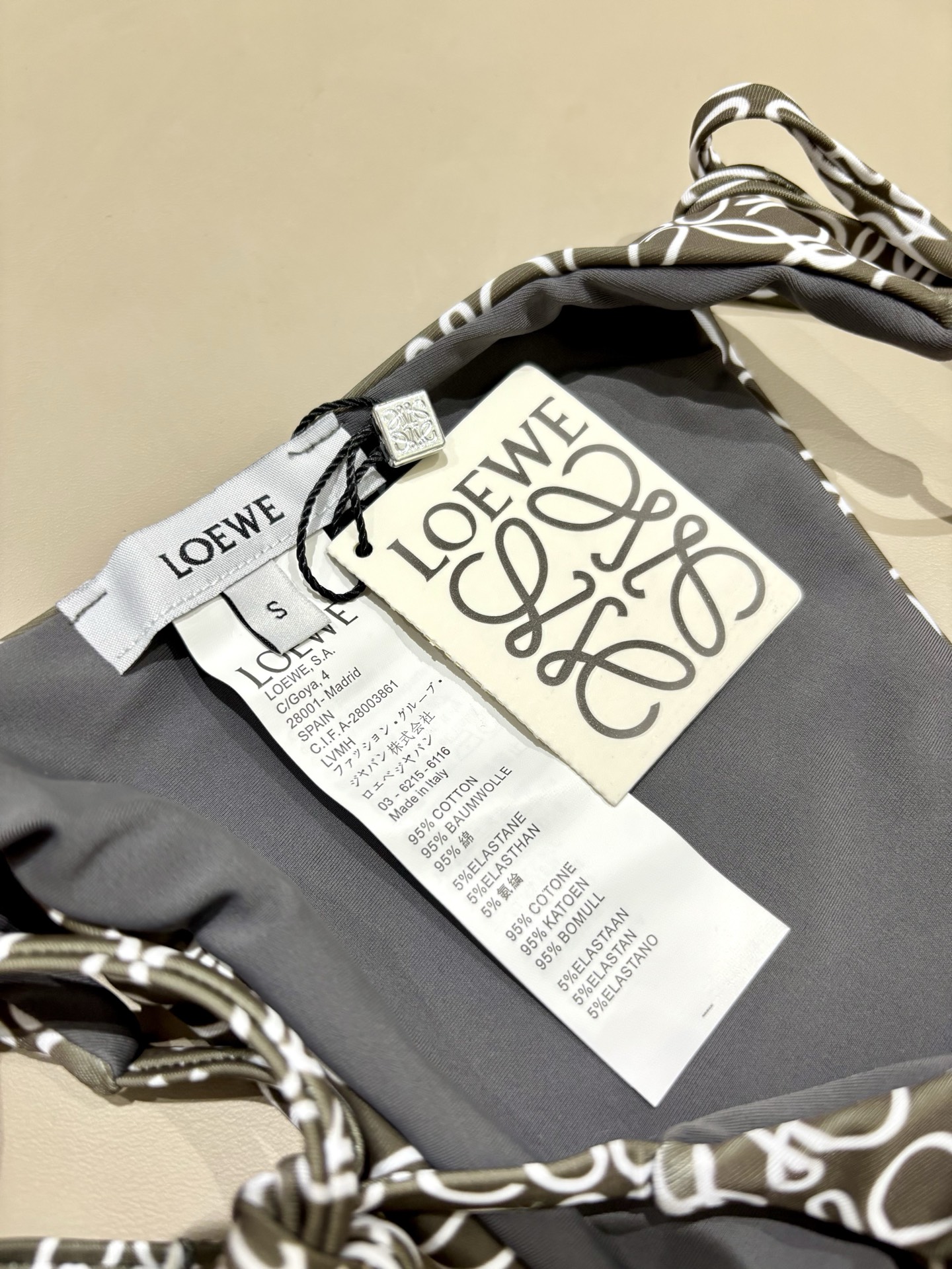 Loewe新款分体😍🥰适合多种场景的游泳衣🏊‍♀️海边 游泳池 温泉 水上乐园 漂流都可以😌内搭也完全可