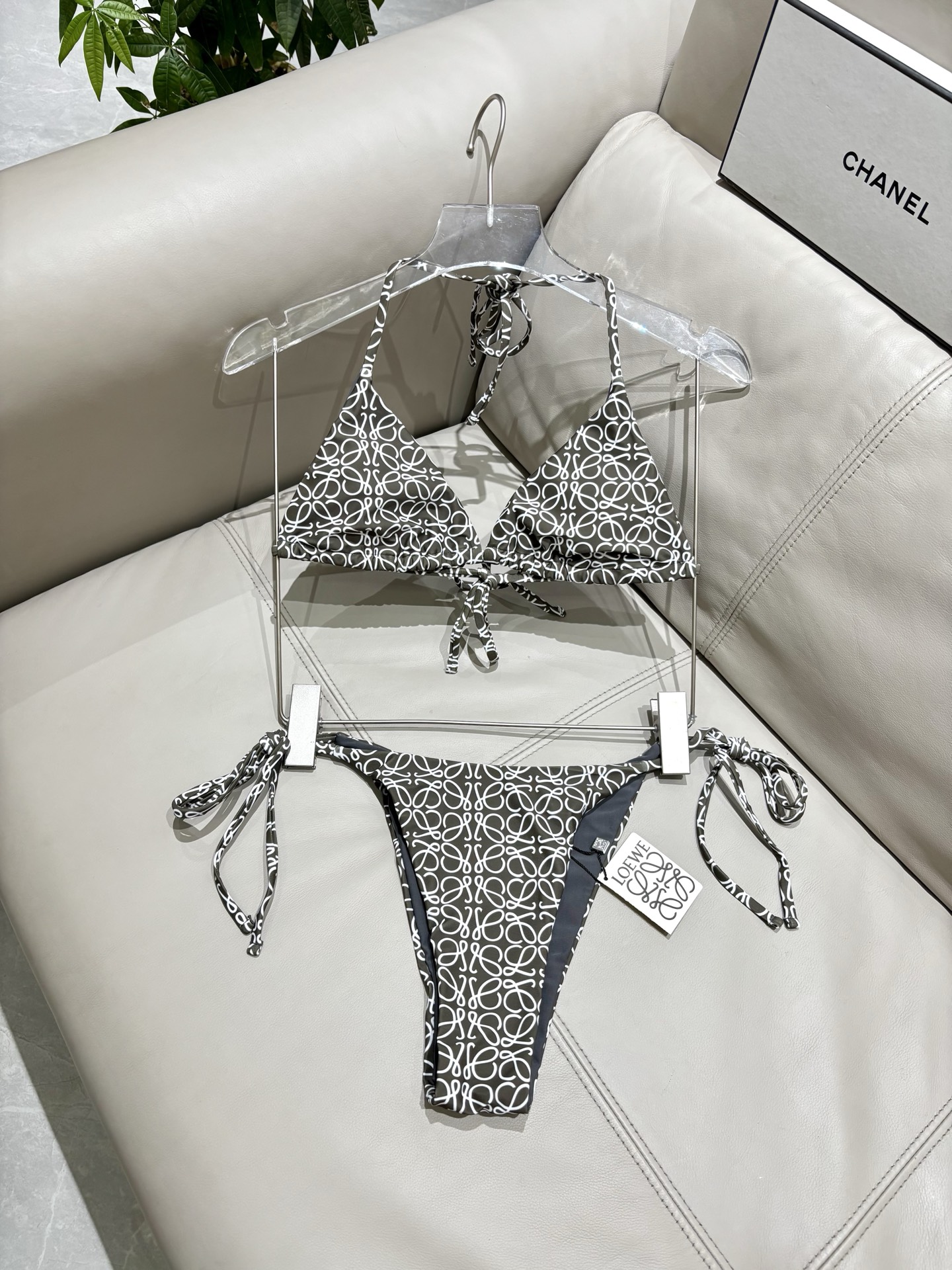 Loewe新款分体😍🥰适合多种场景的游泳衣🏊‍♀️海边 游泳池 温泉 水上乐园 漂流都可以😌内搭也完全可