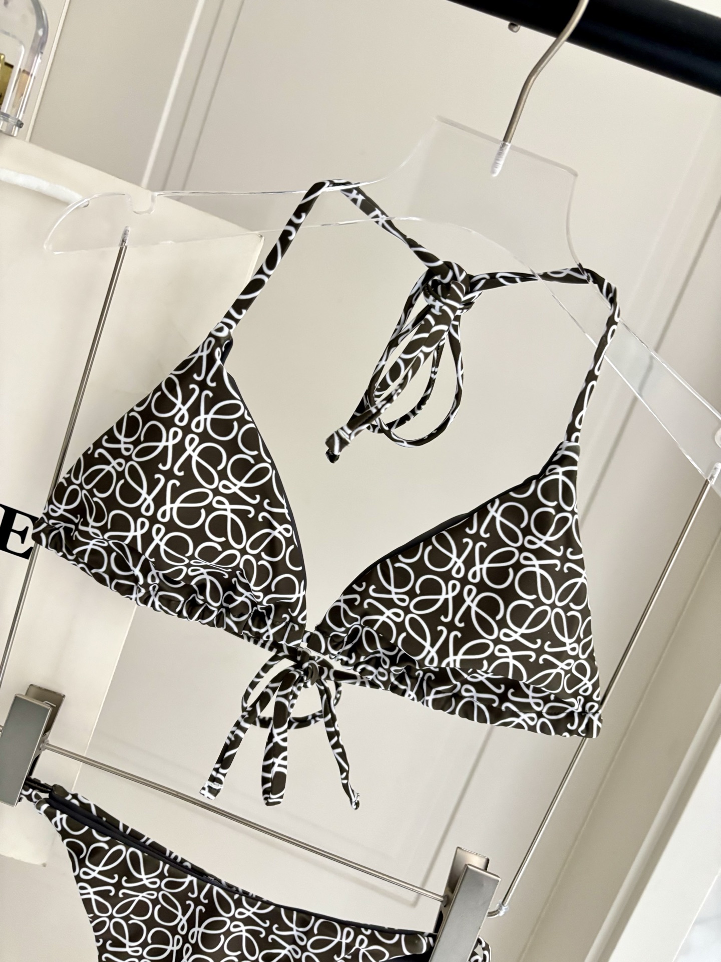 Loewe新款分体😍🥰适合多种场景的游泳衣🏊‍♀️海边 游泳池 温泉 水上乐园 漂流都可以😌内搭也完全可