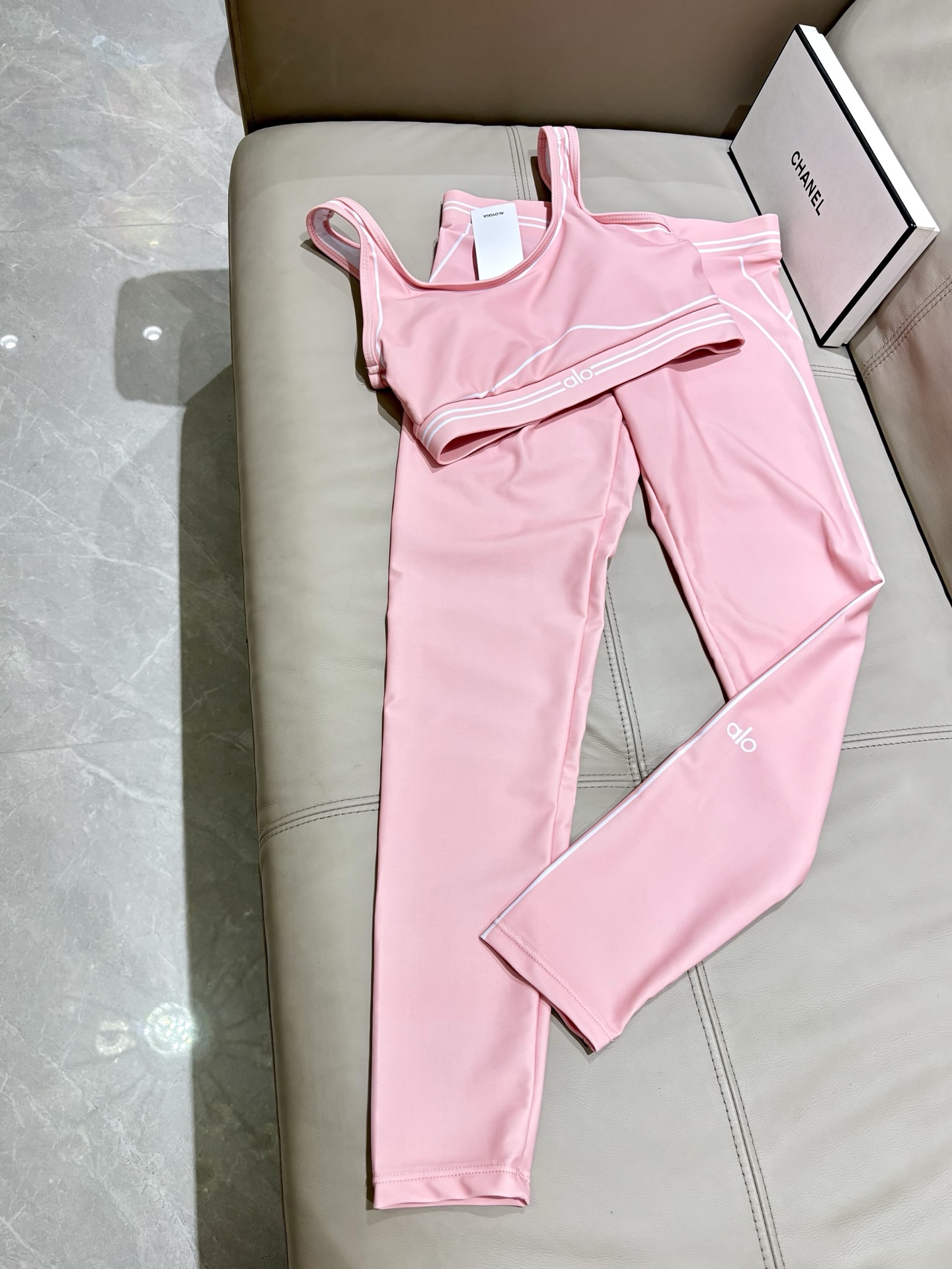 alo新款高弹力健身长款瑜伽服运动套装~小背心➕修身提臀显瘦打底裤S M L Xl