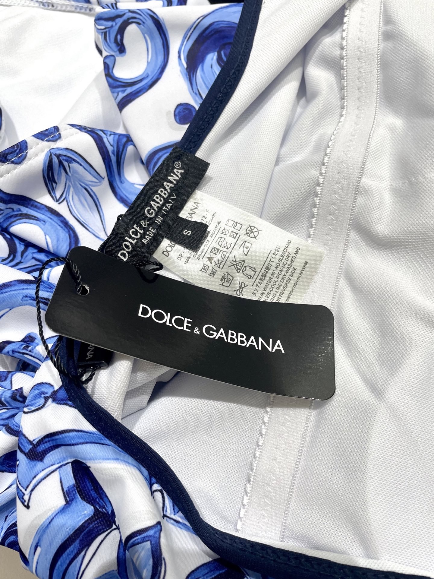 Dg迪奥新款连体式泳衣👙❤️😍🥰适合多种场景的游泳衣🏊‍♀️海边 游泳池 温泉 水上乐园 漂流都可以😌内