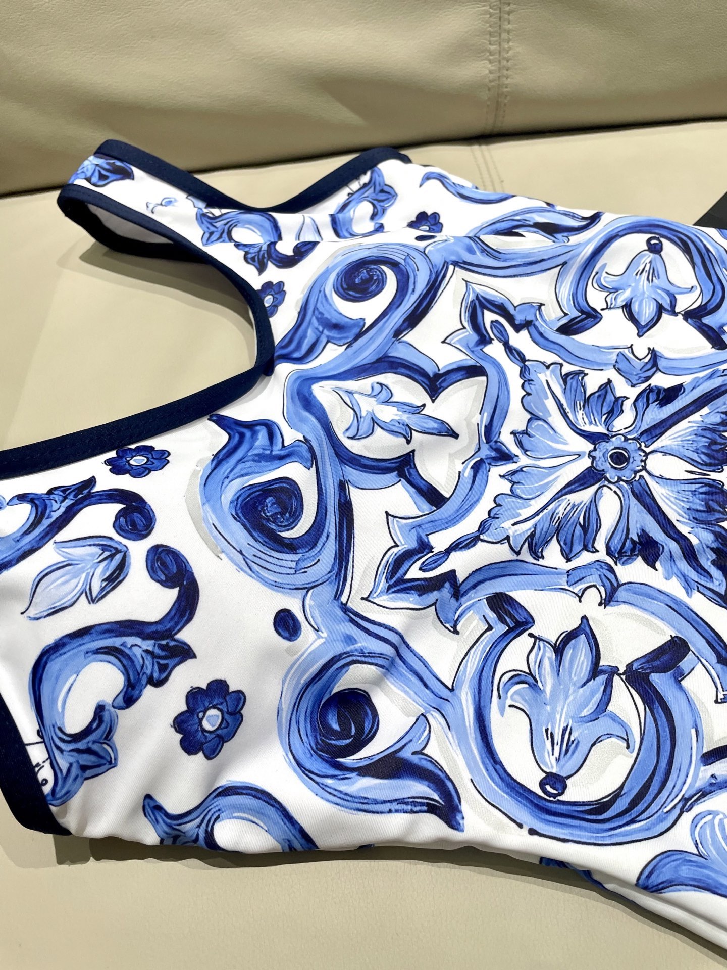 Dg迪奥新款连体式泳衣👙❤️😍🥰适合多种场景的游泳衣🏊‍♀️海边 游泳池 温泉 水上乐园 漂流都可以😌内