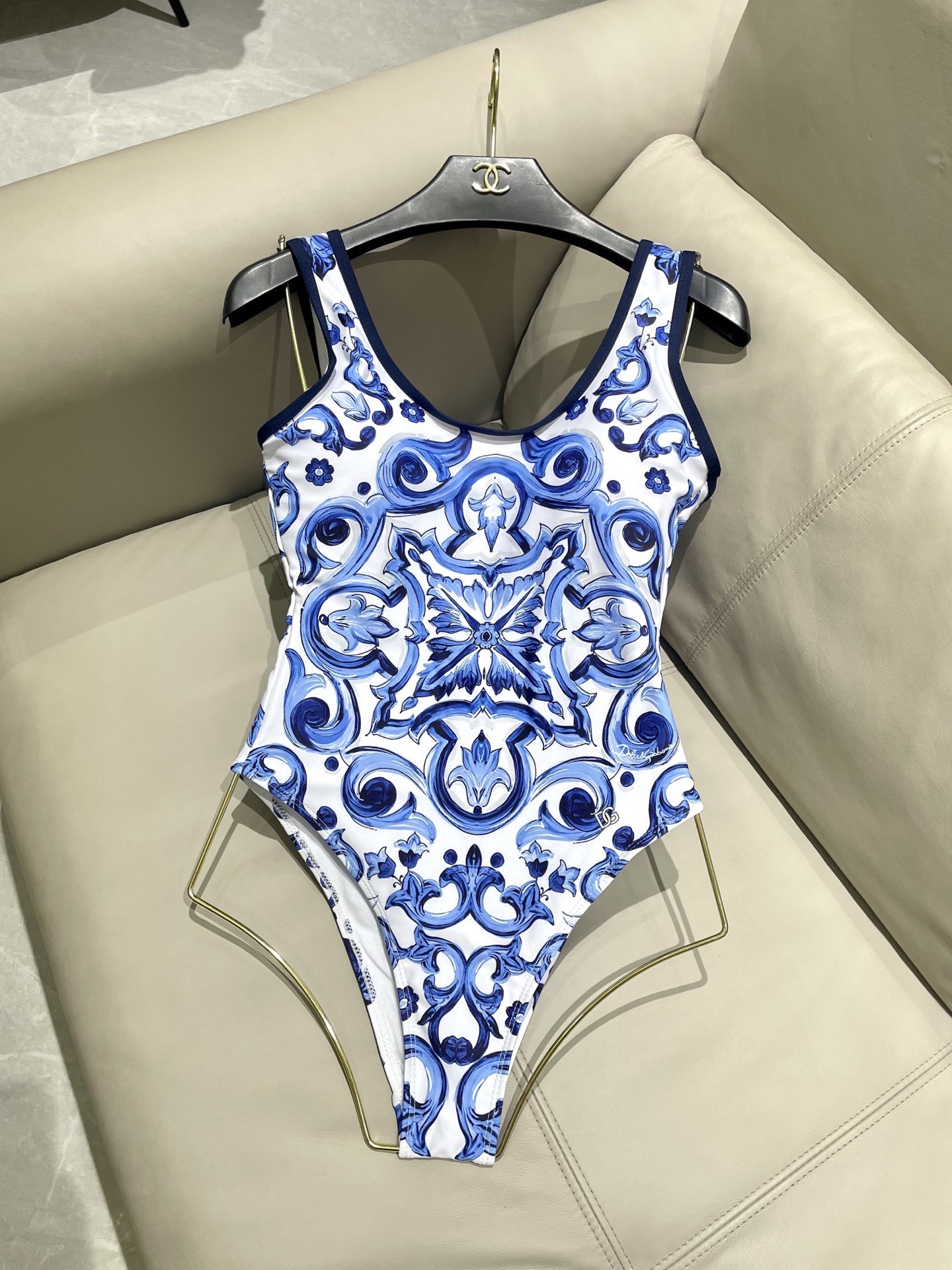 Dg迪奥新款连体式泳衣👙❤️😍🥰适合多种场景的游泳衣🏊‍♀️海边 游泳池 温泉 水上乐园 漂流都可以😌内