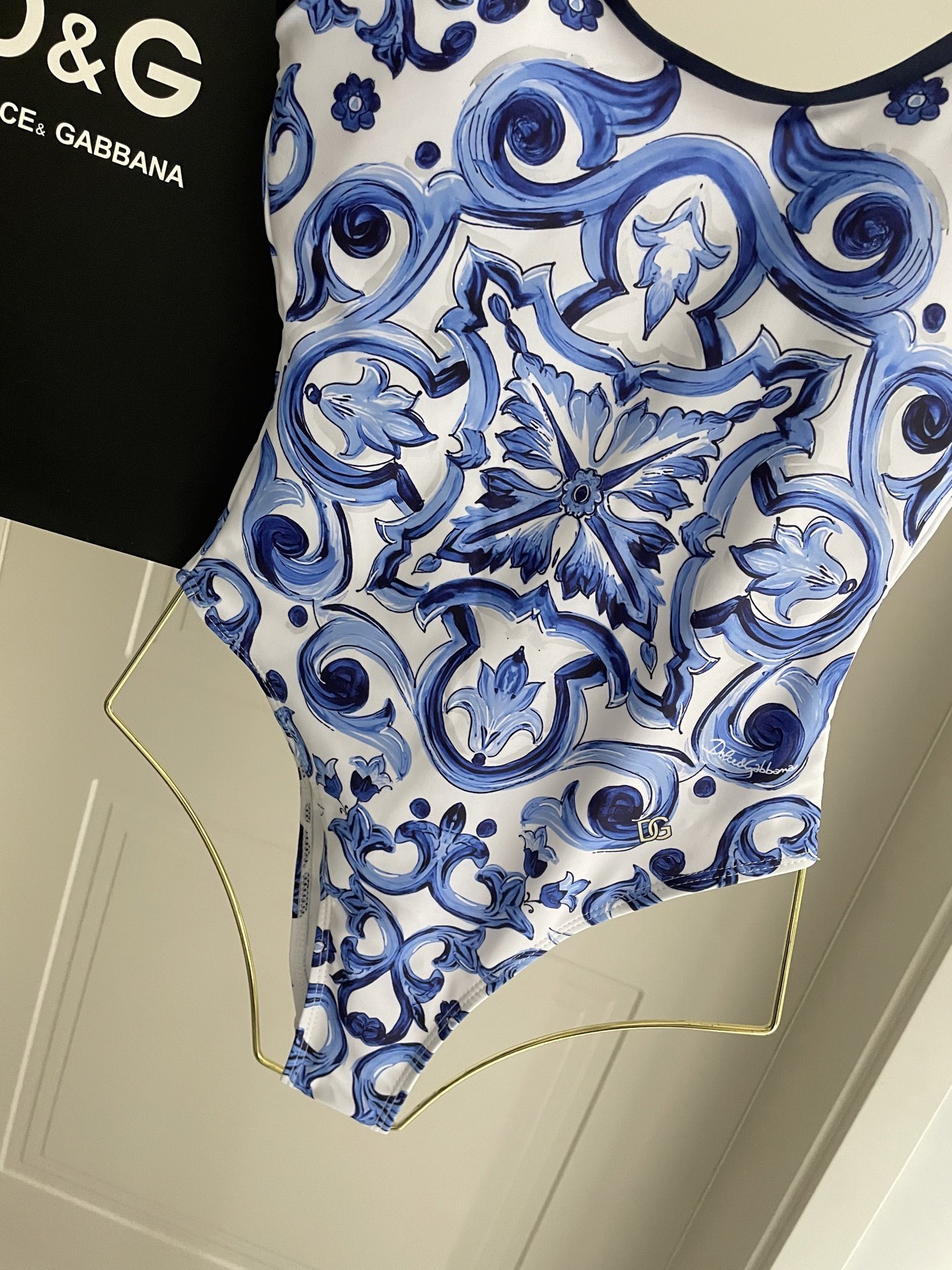 Dg迪奥新款连体式泳衣👙❤️😍🥰适合多种场景的游泳衣🏊‍♀️海边 游泳池 温泉 水上乐园 漂流都可以😌内