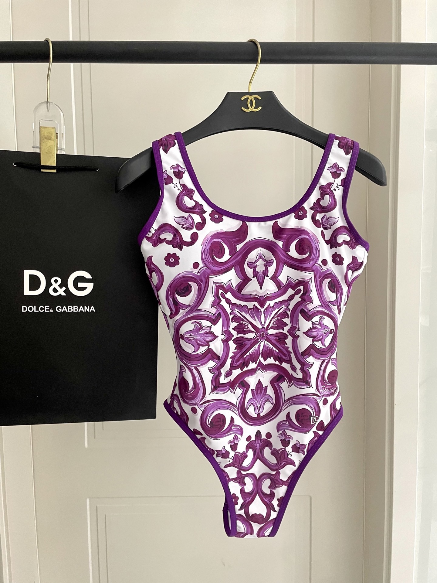 Dg迪奥新款连体式泳衣👙❤️😍🥰适合多种场景的游泳衣🏊‍♀️海边 游泳池 温泉 水上乐园 漂流都可以😌内