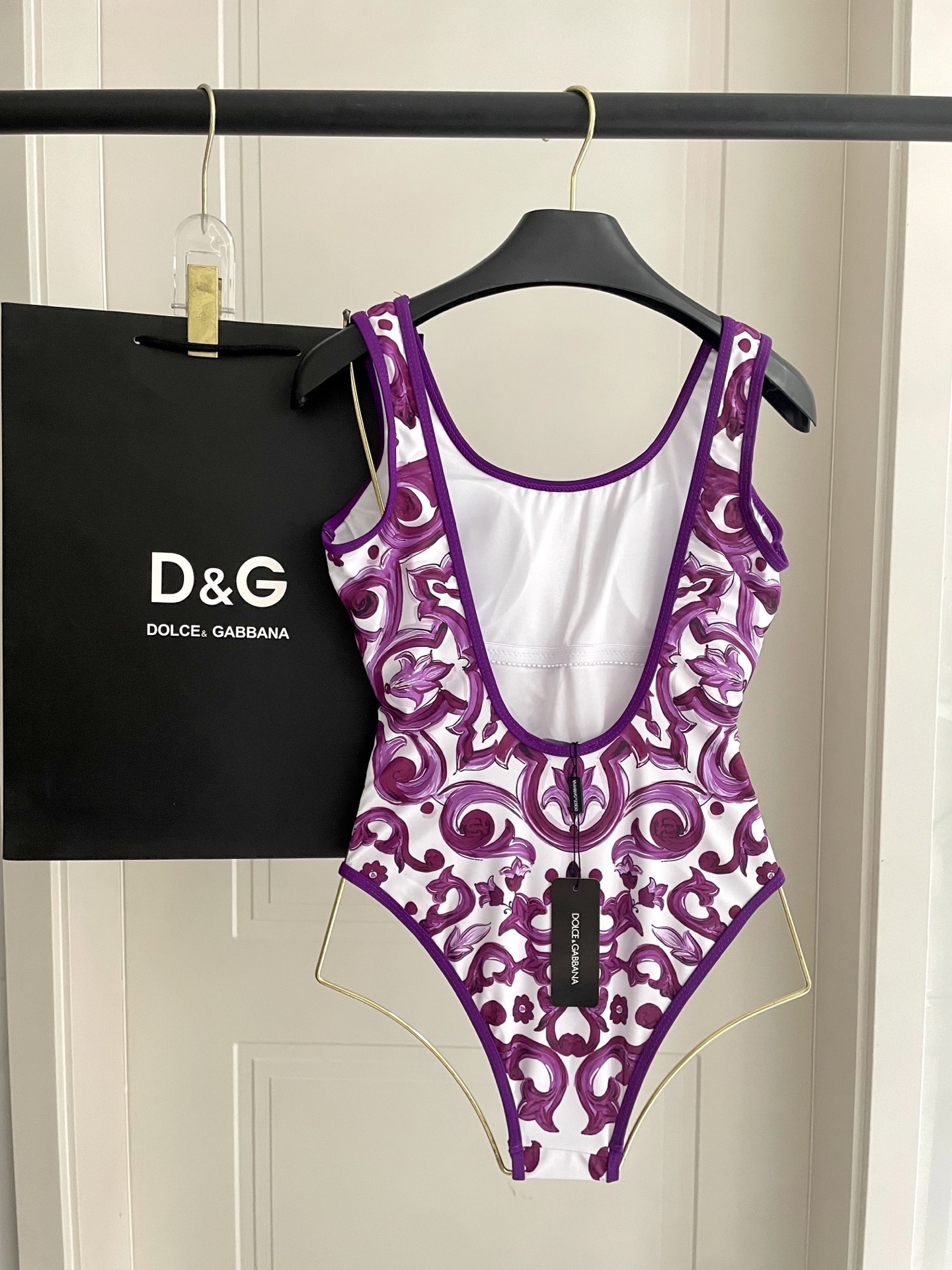 Dg迪奥新款连体式泳衣👙❤️😍🥰适合多种场景的游泳衣🏊‍♀️海边 游泳池 温泉 水上乐园 漂流都可以😌内