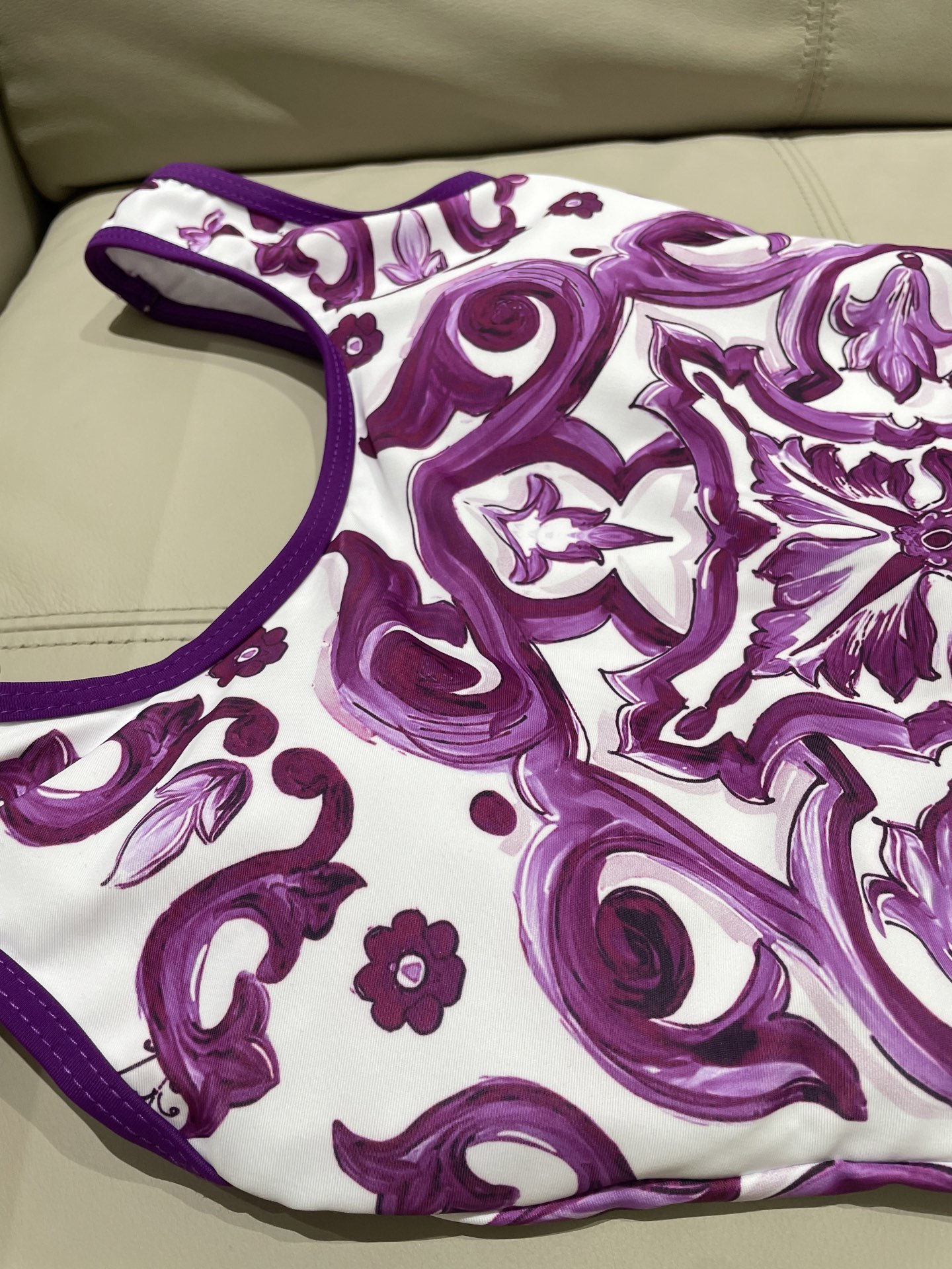 Dg迪奥新款连体式泳衣👙❤️😍🥰适合多种场景的游泳衣🏊‍♀️海边 游泳池 温泉 水上乐园 漂流都可以😌内