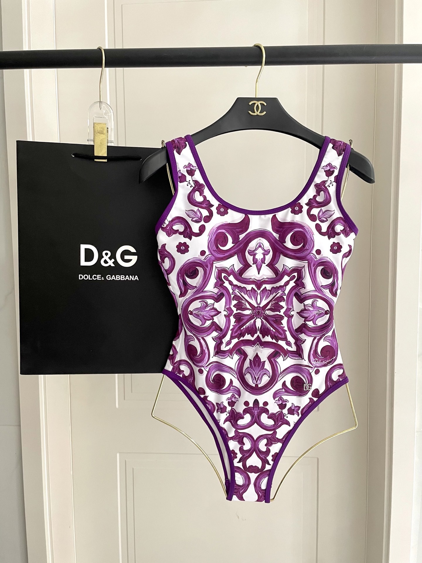 Dg迪奥新款连体式泳衣👙❤️😍🥰适合多种场景的游泳衣🏊‍♀️海边 游泳池 温泉 水上乐园 漂流都可以😌内