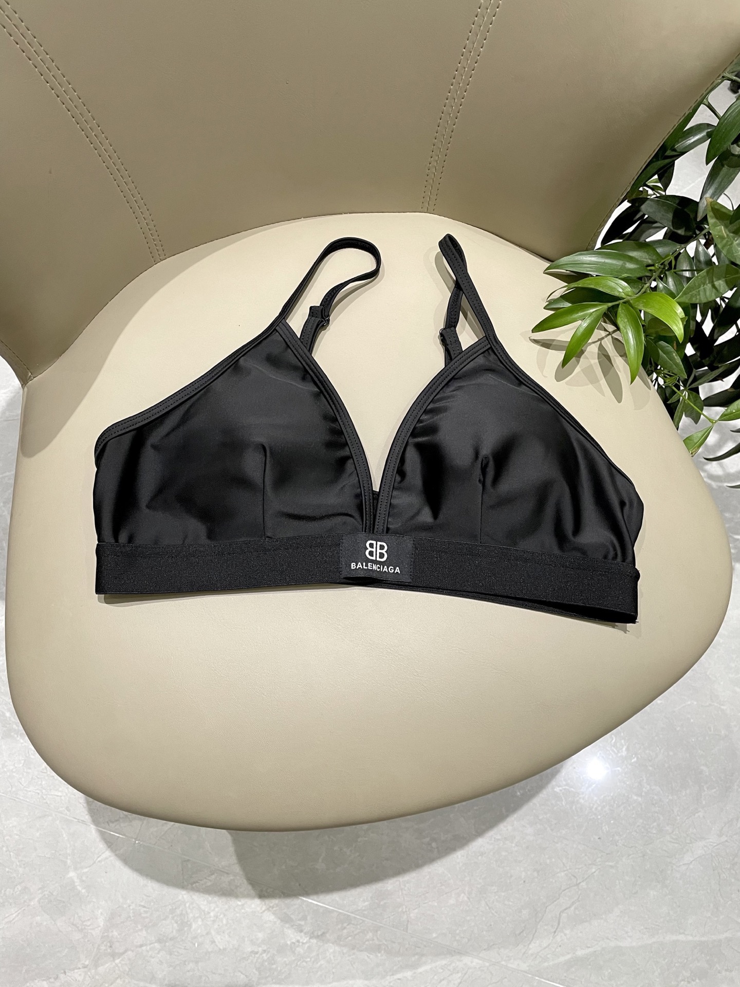 巴黎世家新款泳衣👙❤️😍🥰适合多种场景的游泳衣🏊‍♀️海边 游泳池 温泉 水上乐园 漂流都可以😌内搭外穿