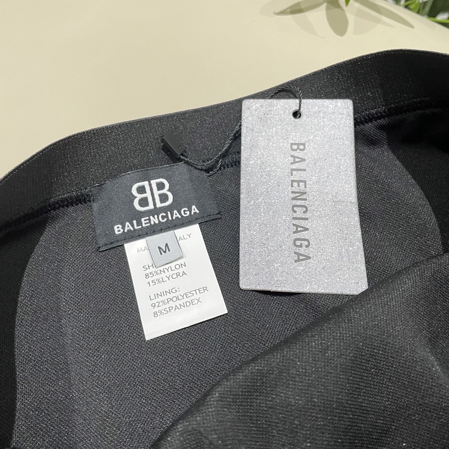 巴黎世家新款泳衣👙❤️😍🥰适合多种场景的游泳衣🏊‍♀️海边 游泳池 温泉 水上乐园 漂流都可以😌内搭外穿