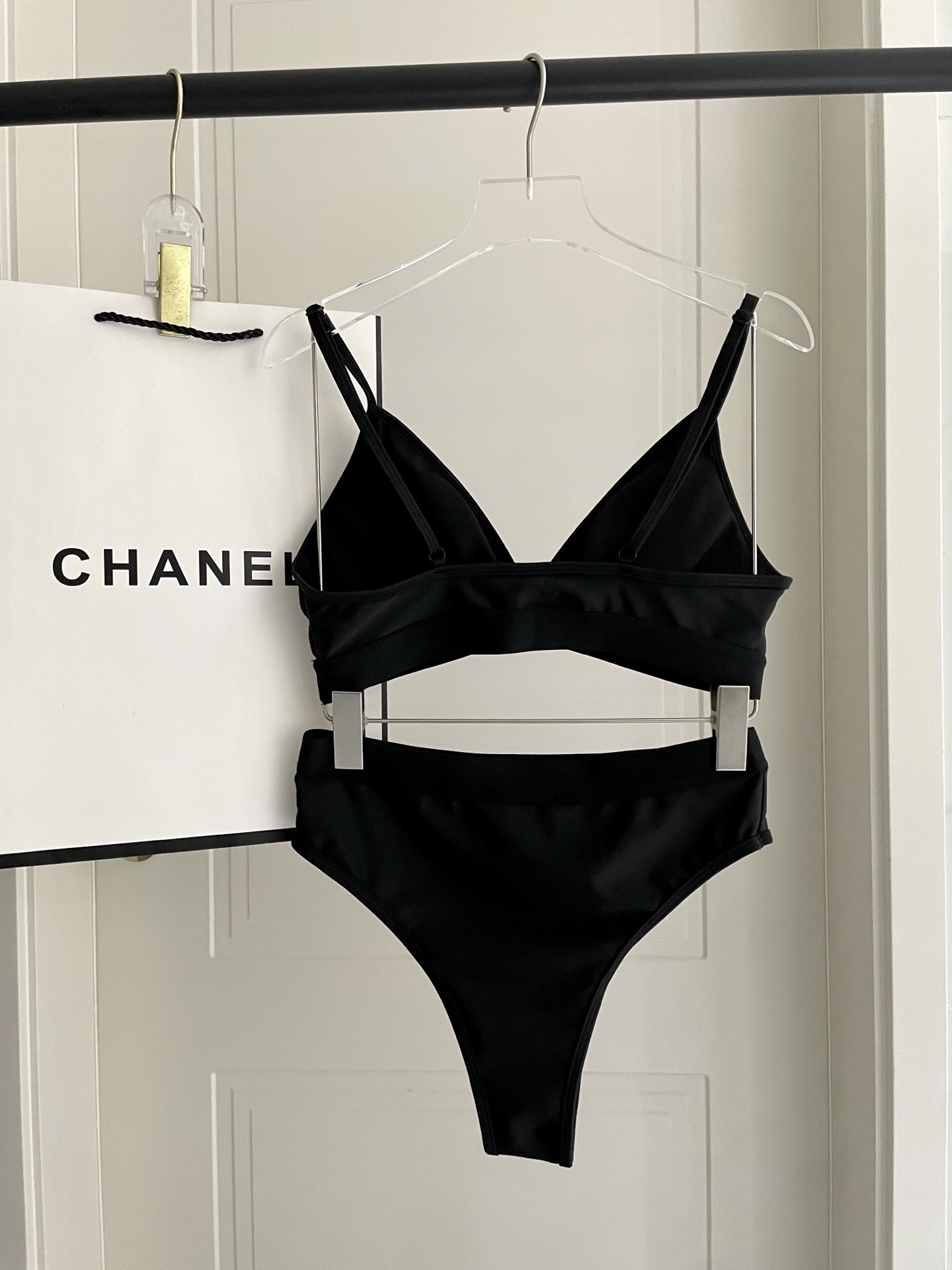 巴黎世家新款泳衣👙❤️😍🥰适合多种场景的游泳衣🏊‍♀️海边 游泳池 温泉 水上乐园 漂流都可以😌内搭外穿