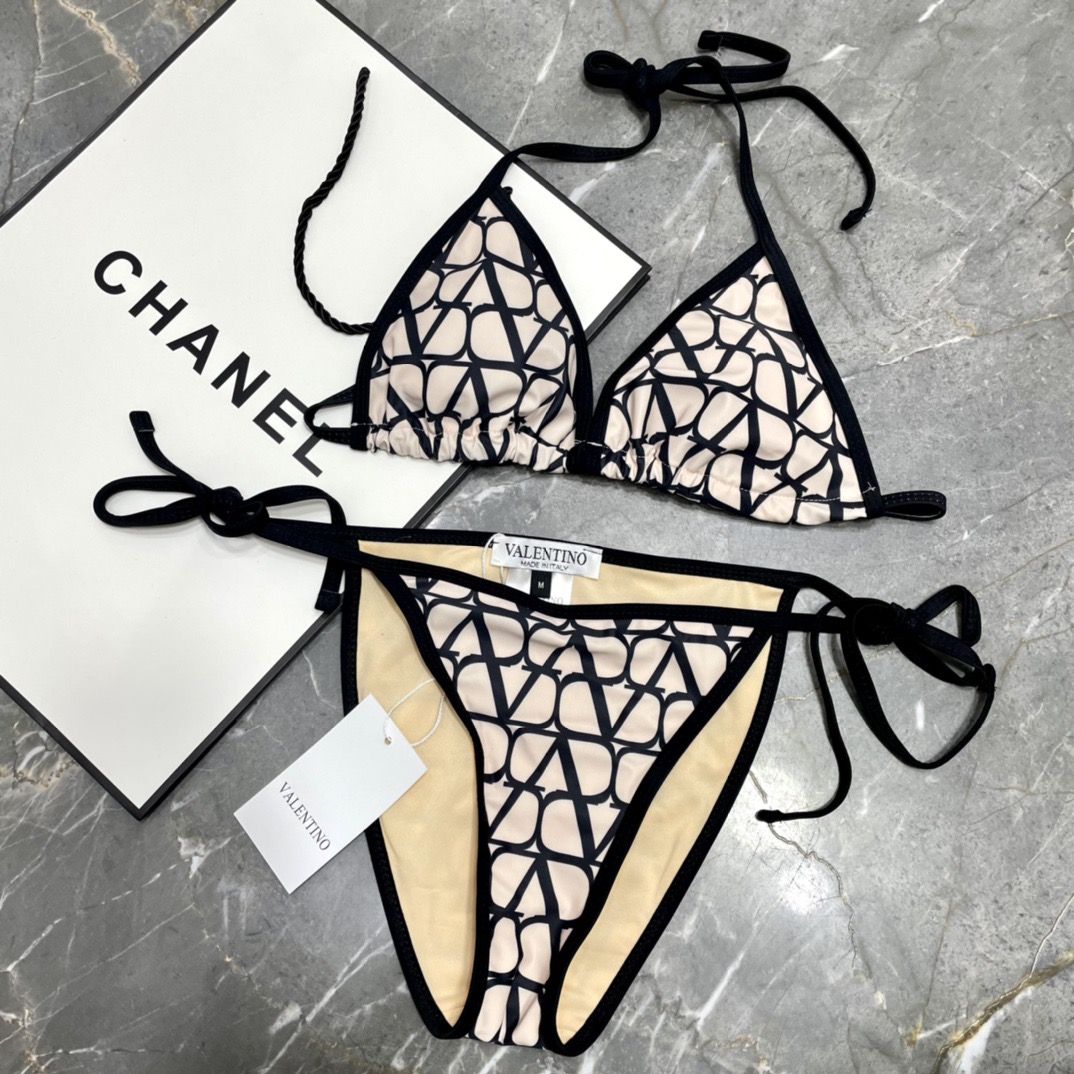 华伦天奴新款比基尼时尚潮流款 😍🥰适合多种场景的游泳衣🏊‍♀️海边 游泳池 温泉 水上乐园 漂流都可以😌