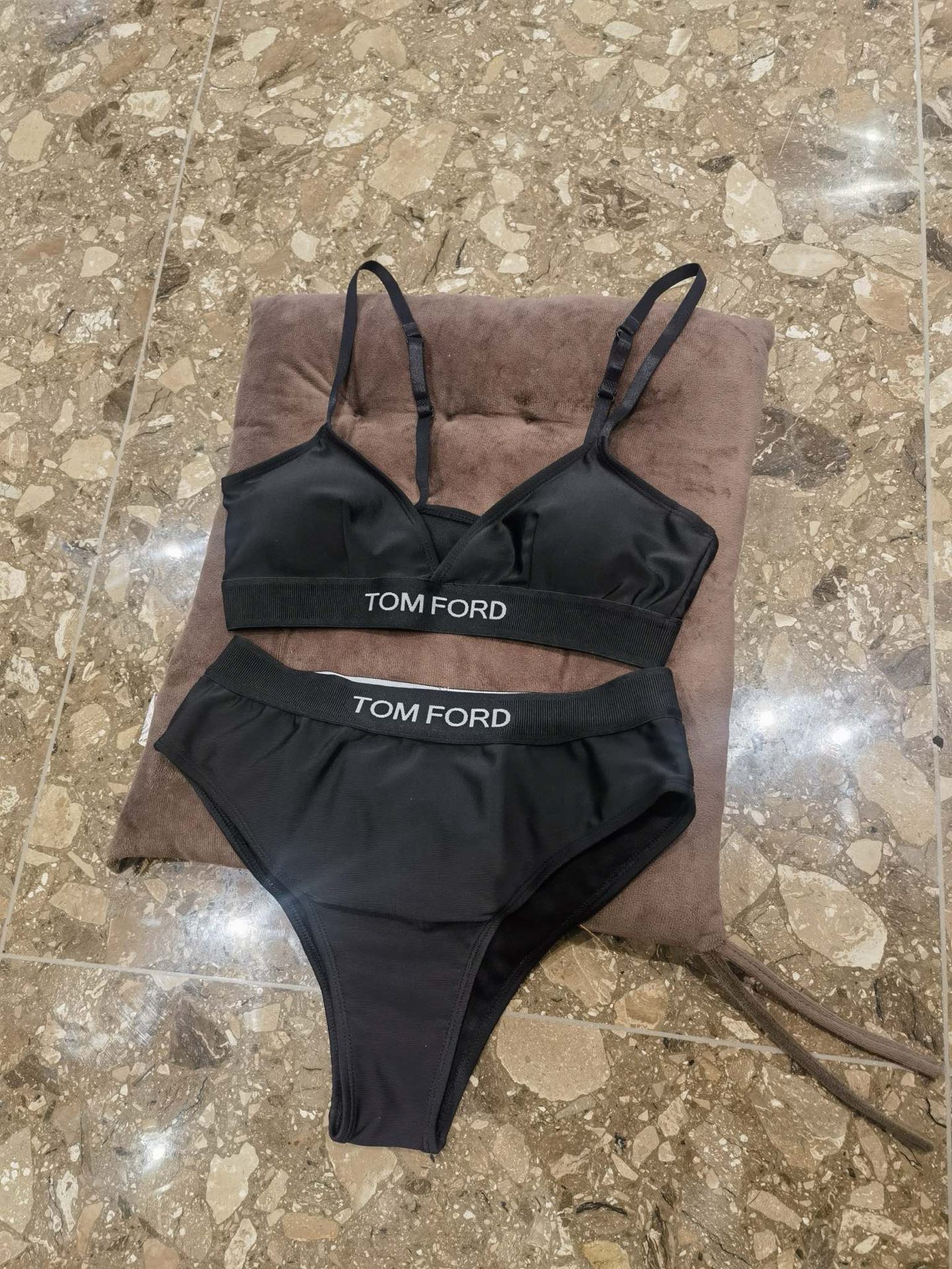 TOMFORD新款比基尼😍🥰适合多种场景的游泳衣🏊‍♀️海边 游泳池 温泉 水上乐园 漂流都可以😌内搭也