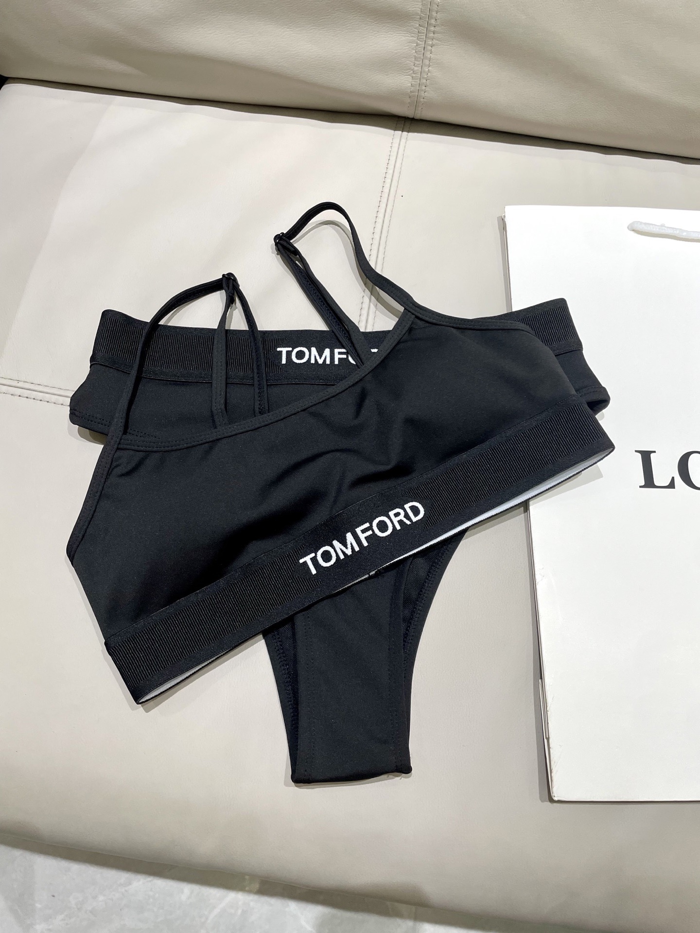 TOMFORD新款比基尼😍🥰适合多种场景的游泳衣🏊‍♀️海边 游泳池 温泉 水上乐园 漂流都可以😌内搭也