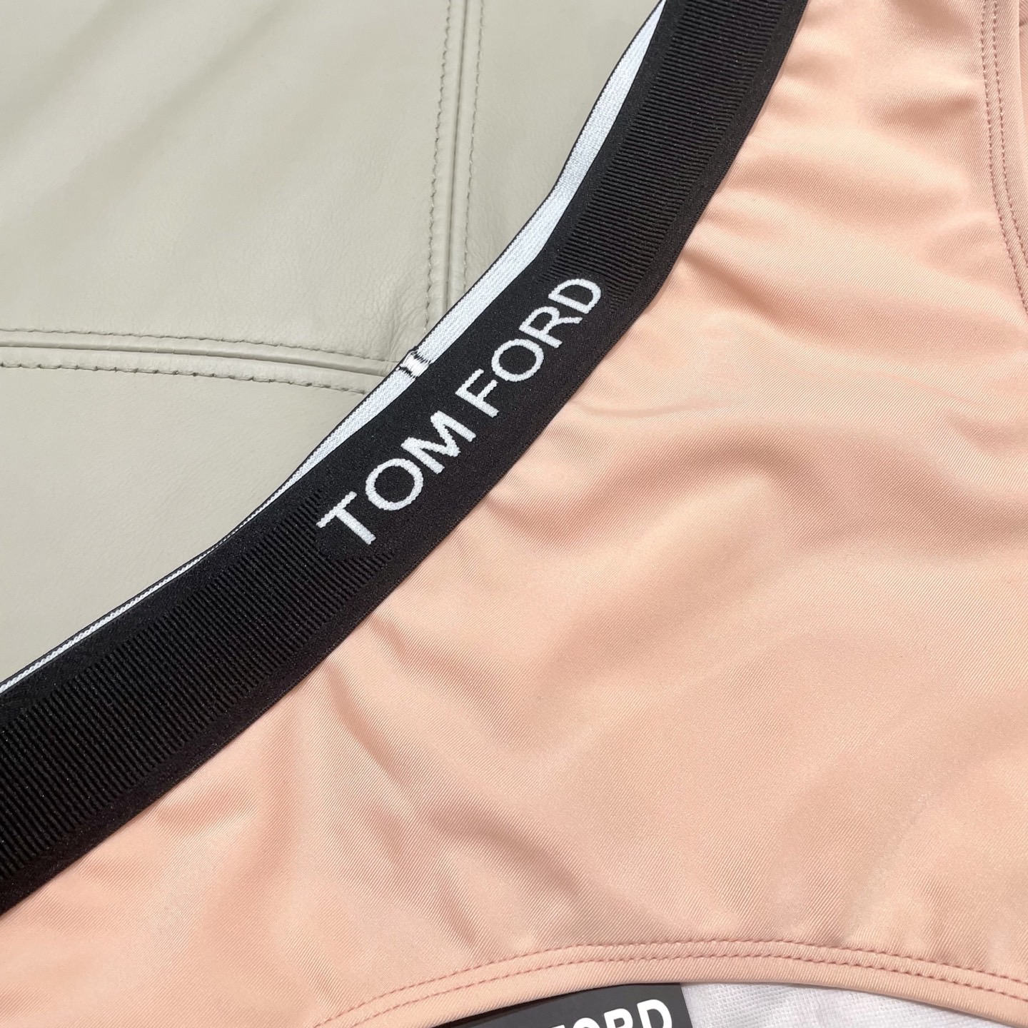 TOMFORD新款比基尼😍🥰适合多种场景的游泳衣🏊‍♀️海边 游泳池 温泉 水上乐园 漂流都可以😌内搭也