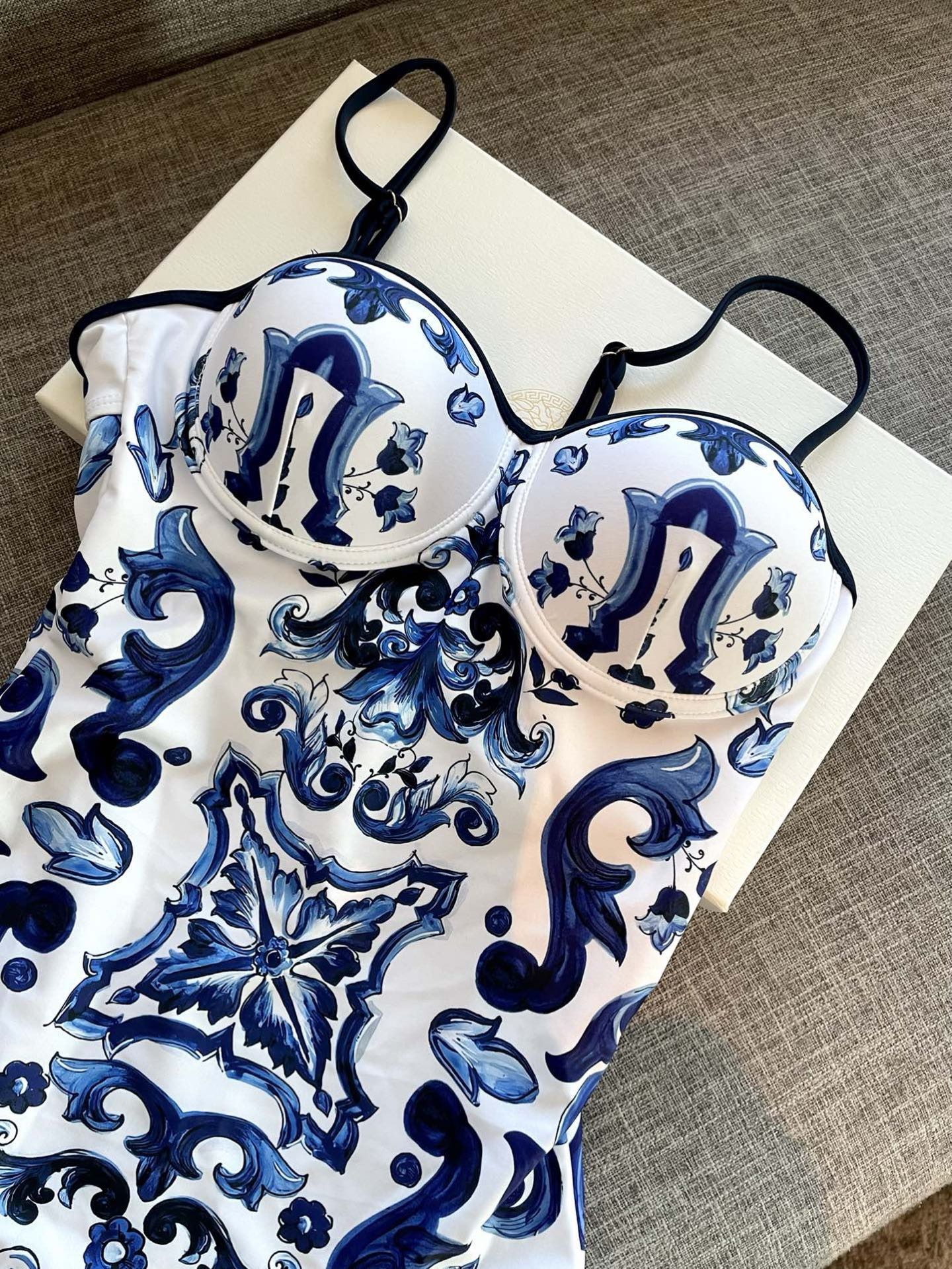 DG吊带钢托聚拢连体泳衣 性感女神🥰😍👙❤️😍🥰适合多种场景的游泳衣🏊‍♀️海边 游泳池 温泉 水上乐园