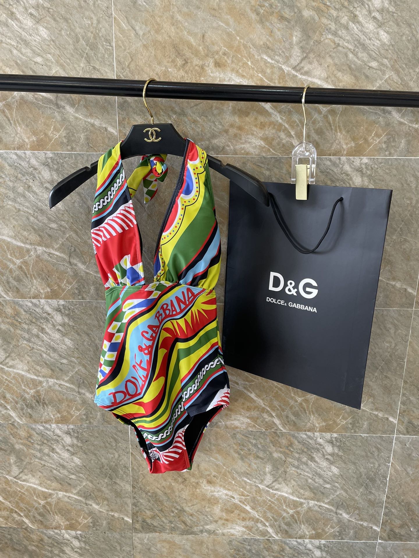 DG新款连体泳衣 字母印花 实物真的超级美😍😍适合多种场景的游泳衣🏊‍♀️海边 游泳池 温泉 水上乐园 