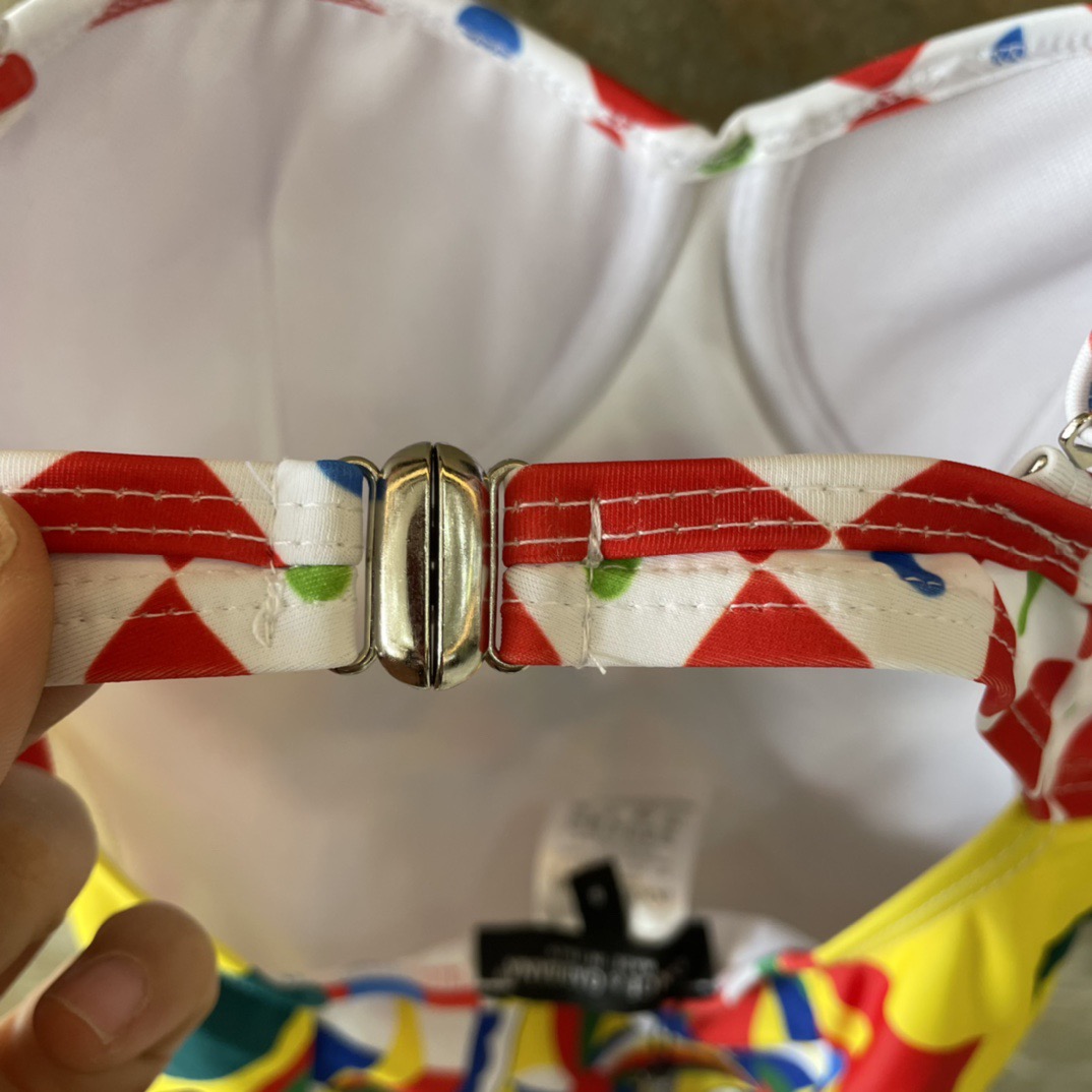 DG新款连体泳衣 字母印花 实物真的超级美😍😍适合多种场景的游泳衣🏊‍♀️海边 游泳池 温泉 水上乐园 