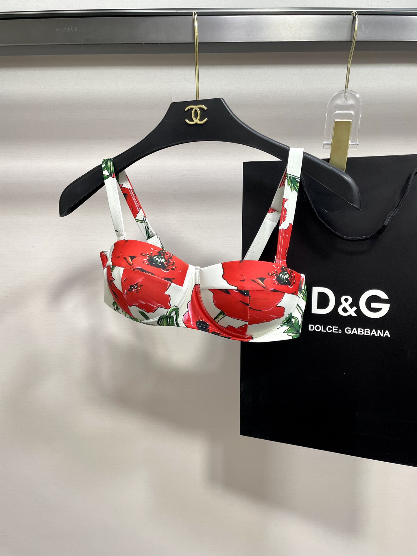 DG新款连体泳衣 字母印花 实物真的超级美😍😍适合多种场景的游泳衣🏊‍♀️海边 游泳池 温泉 水上乐园 