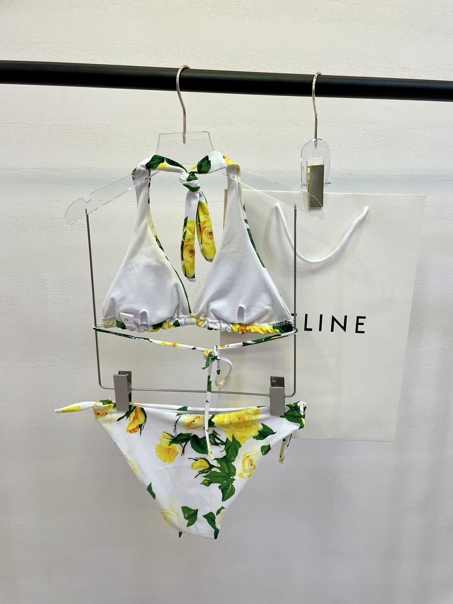 DG新款连体泳衣 字母印花 实物真的超级美😍😍适合多种场景的游泳衣🏊‍♀️海边 游泳池 温泉 水上乐园 