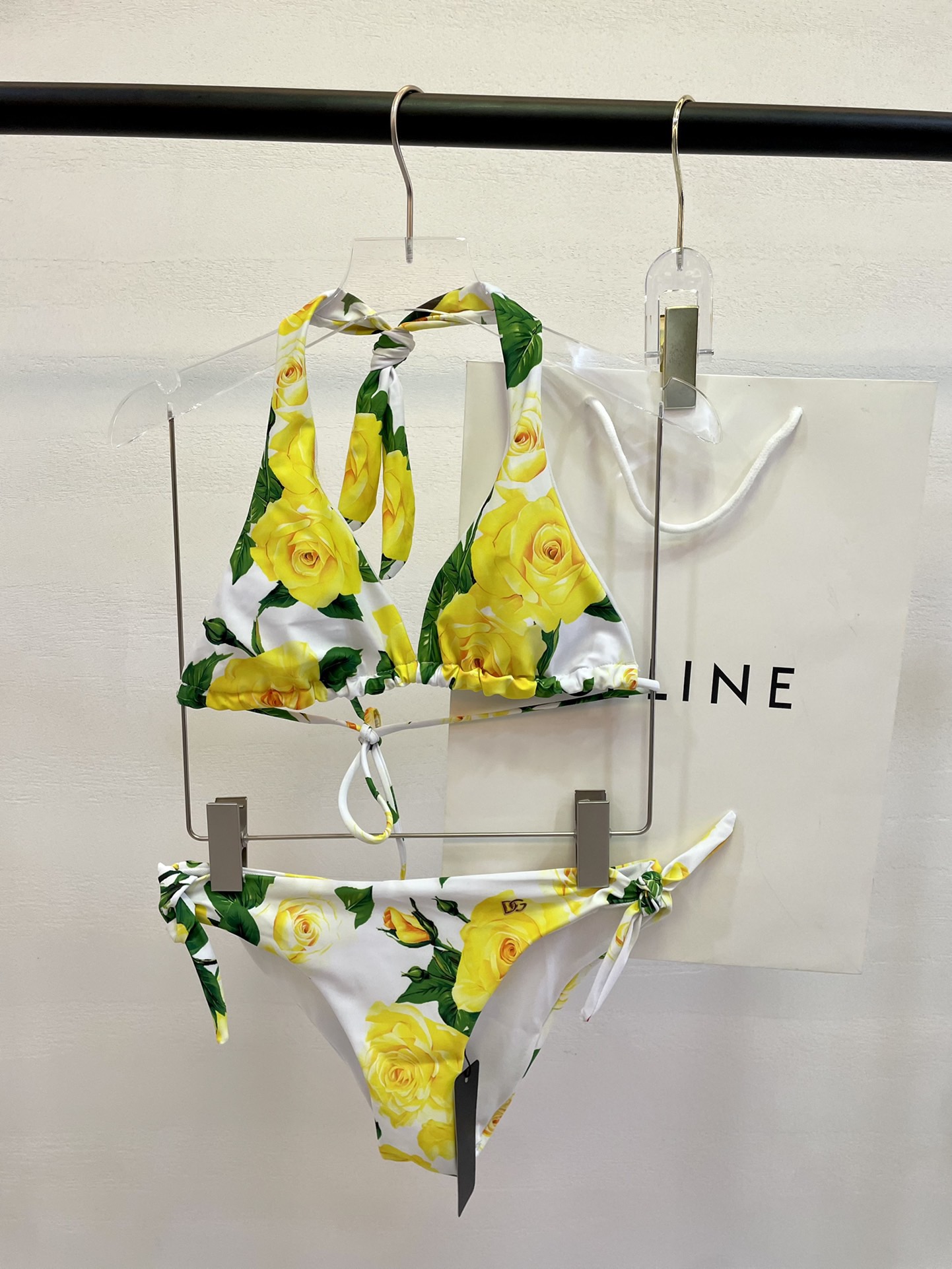 DG新款连体泳衣 字母印花 实物真的超级美😍😍适合多种场景的游泳衣🏊‍♀️海边 游泳池 温泉 水上乐园 